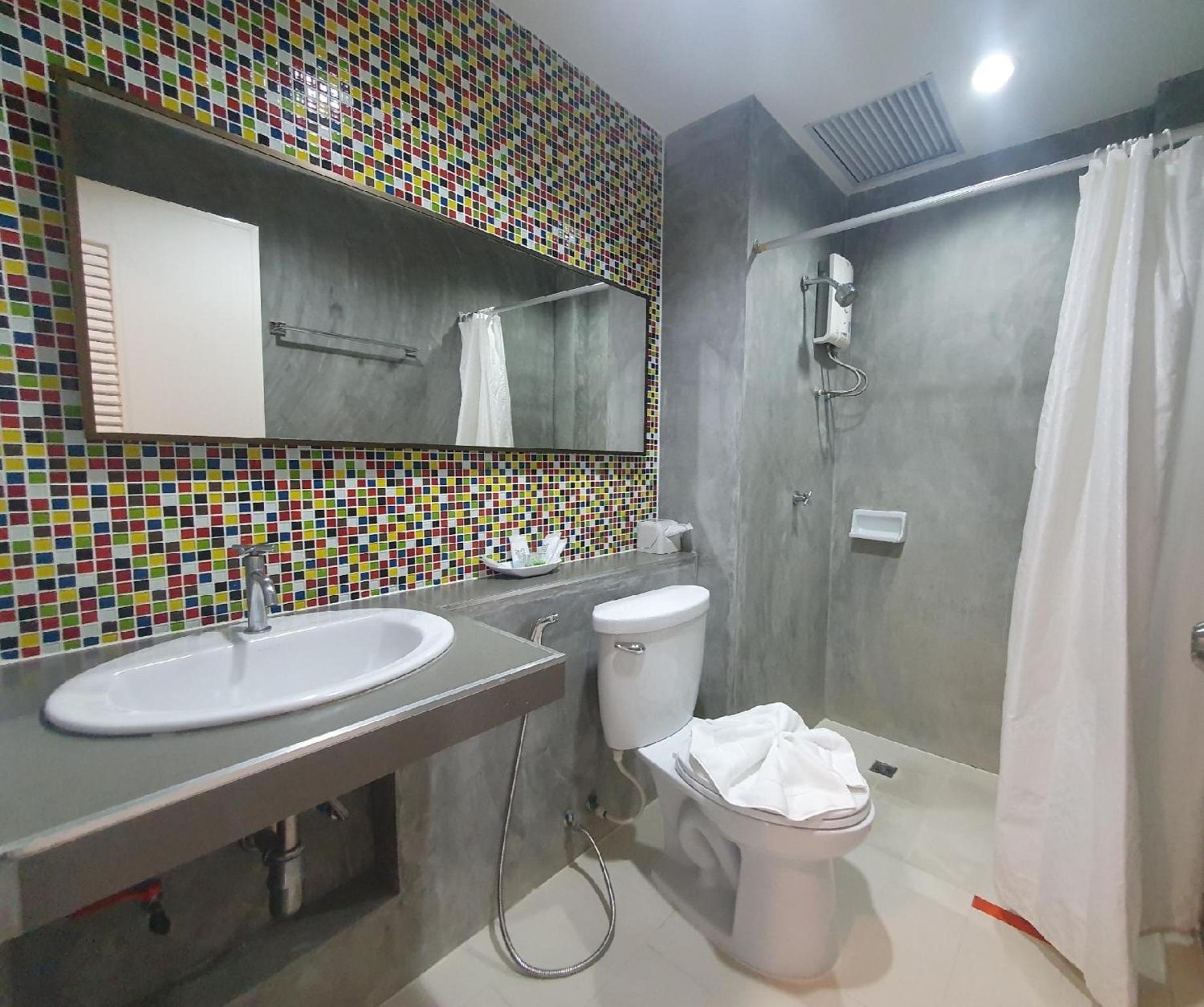 Suite - Photo 5