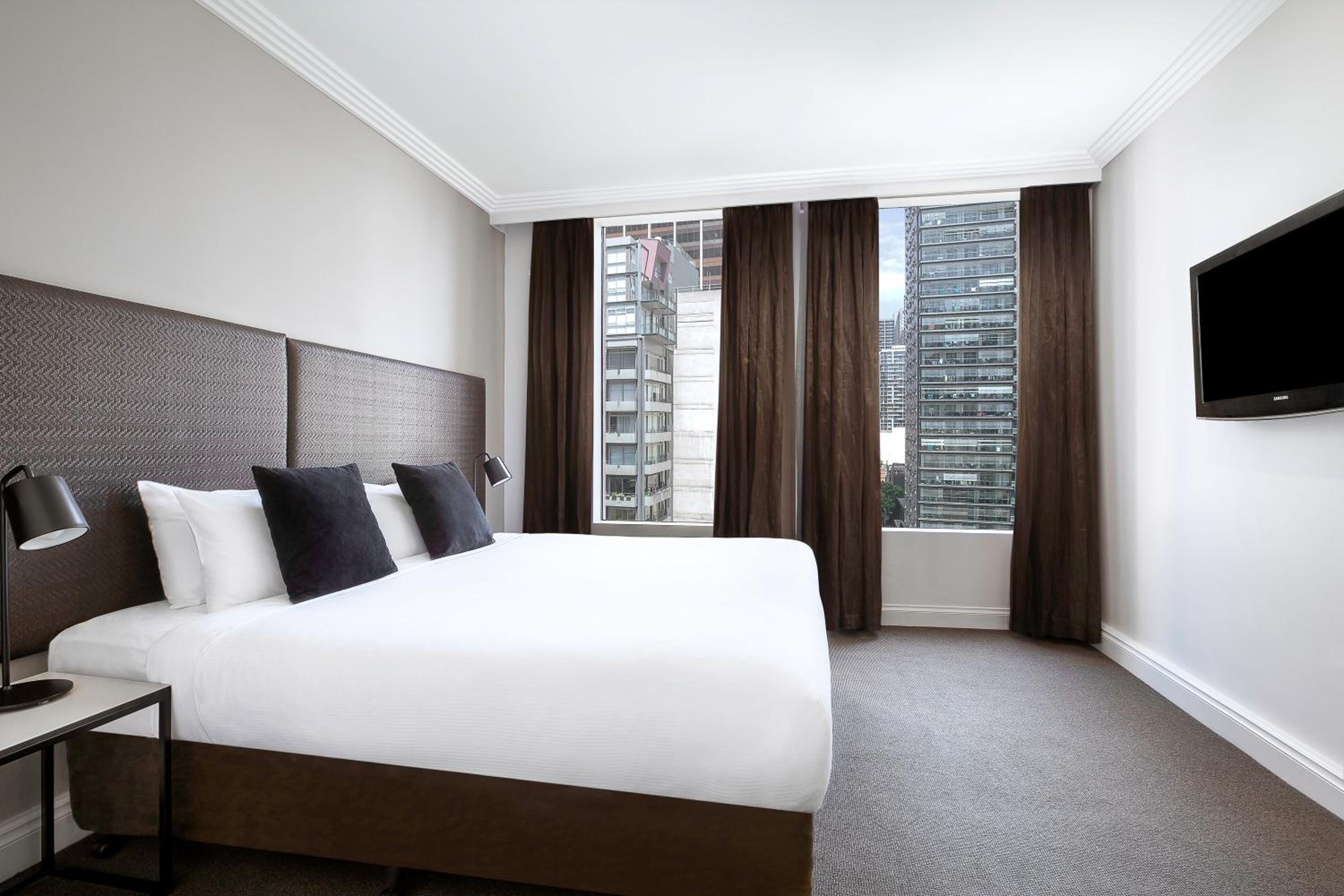 Deluxe One-Bedroom Suite - Weekly Housekeeping