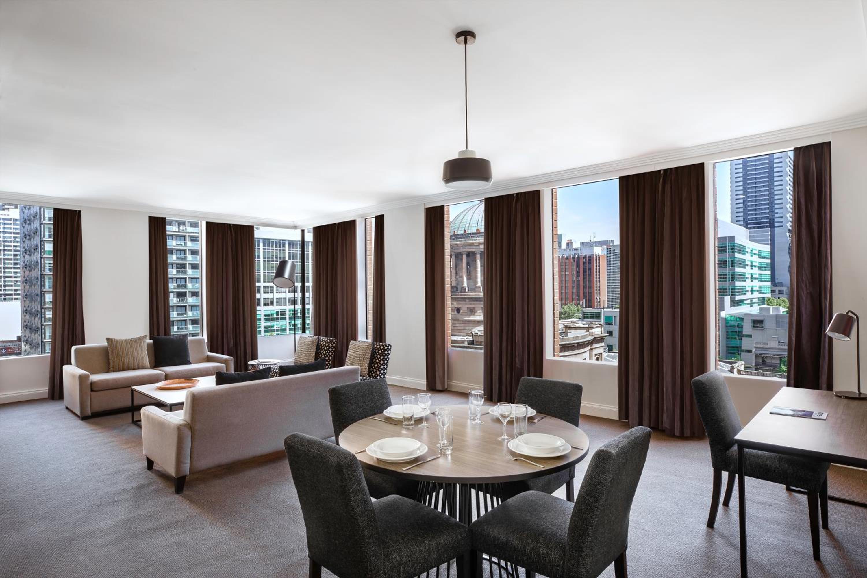Deluxe One-Bedroom Suite - Weekly Housekeeping