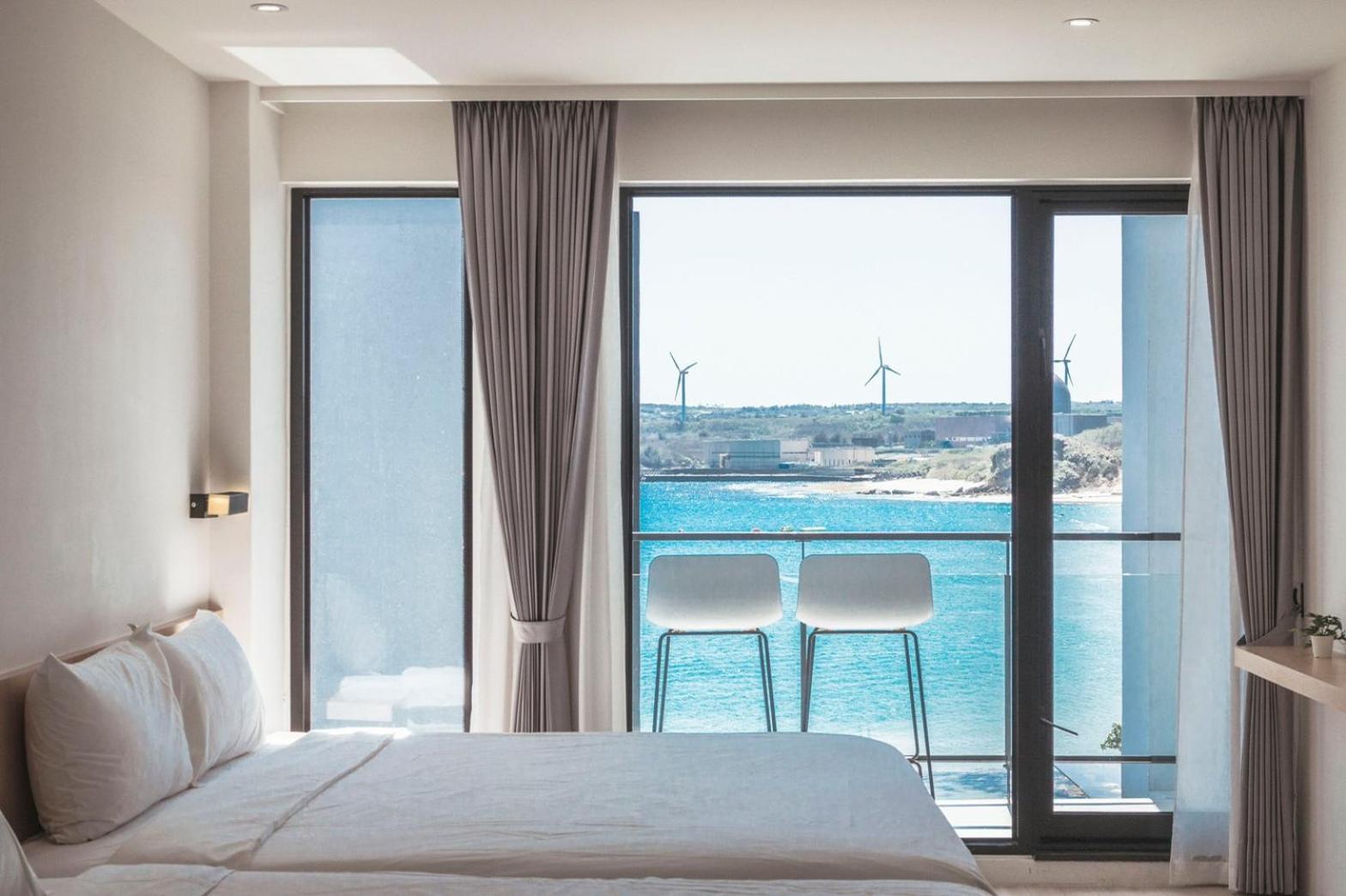 Twin Room with Sea View - Photo 11