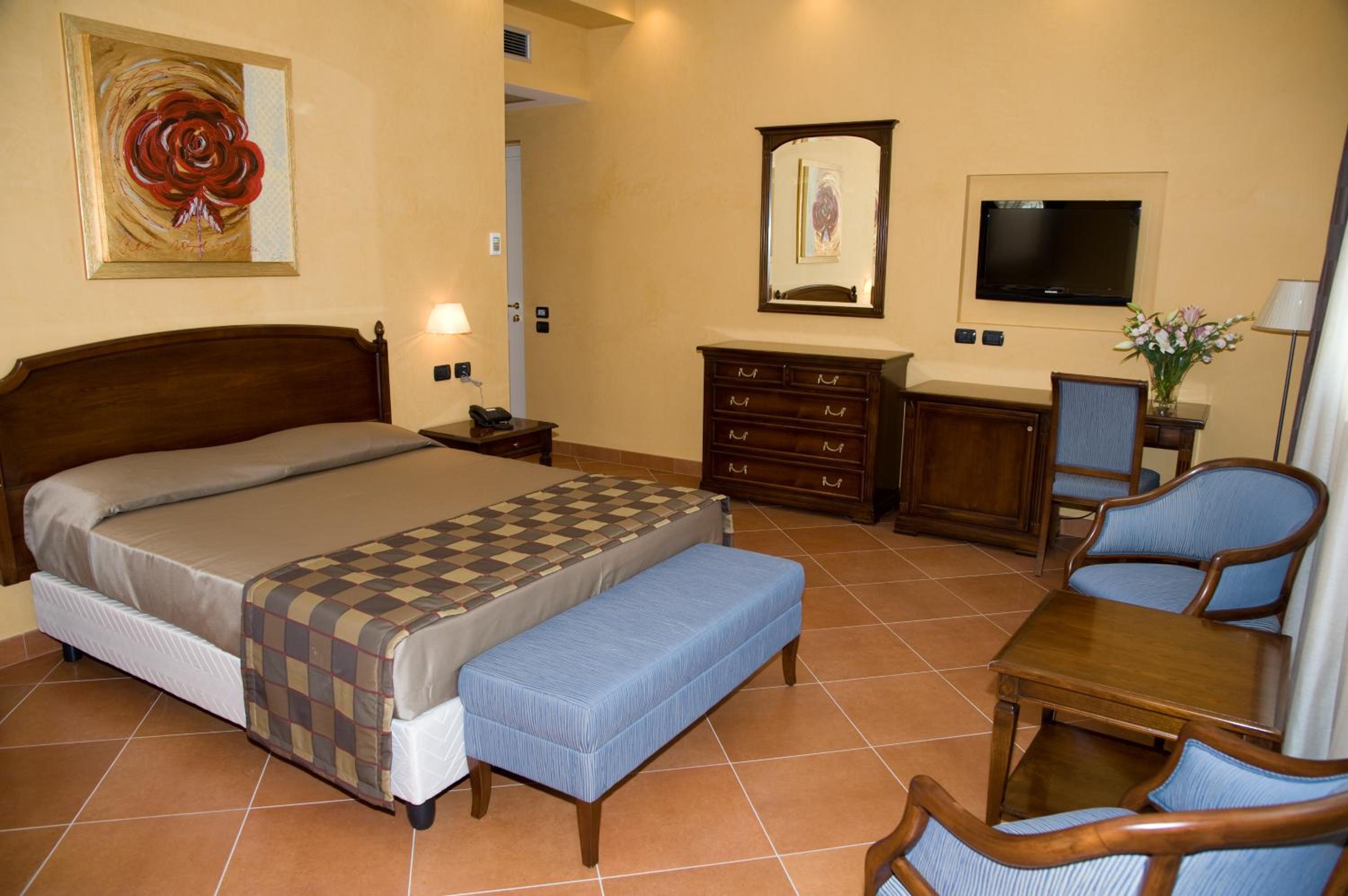 Classic Double Room - Photo 13