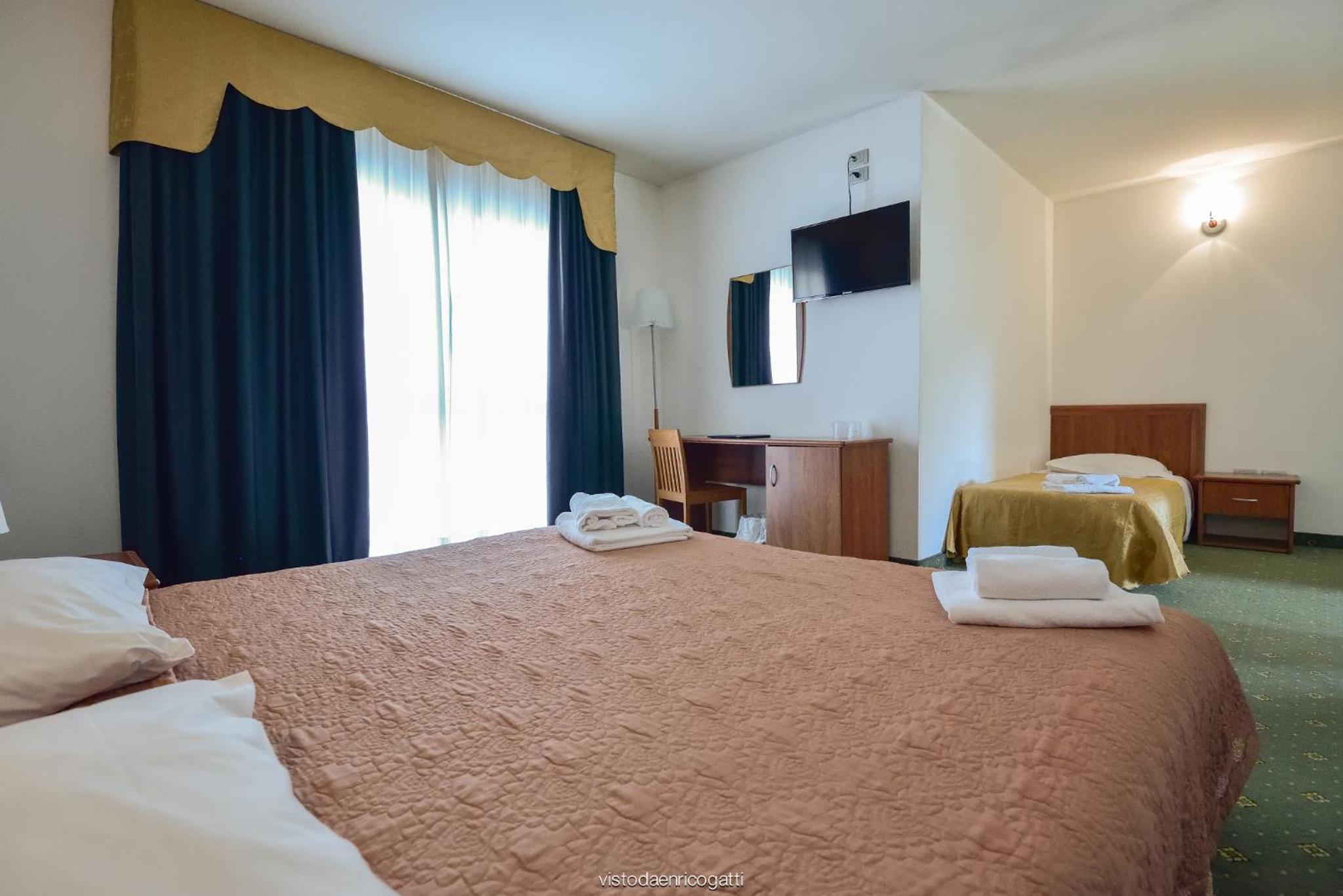 Standard Triple Room - Photo 7