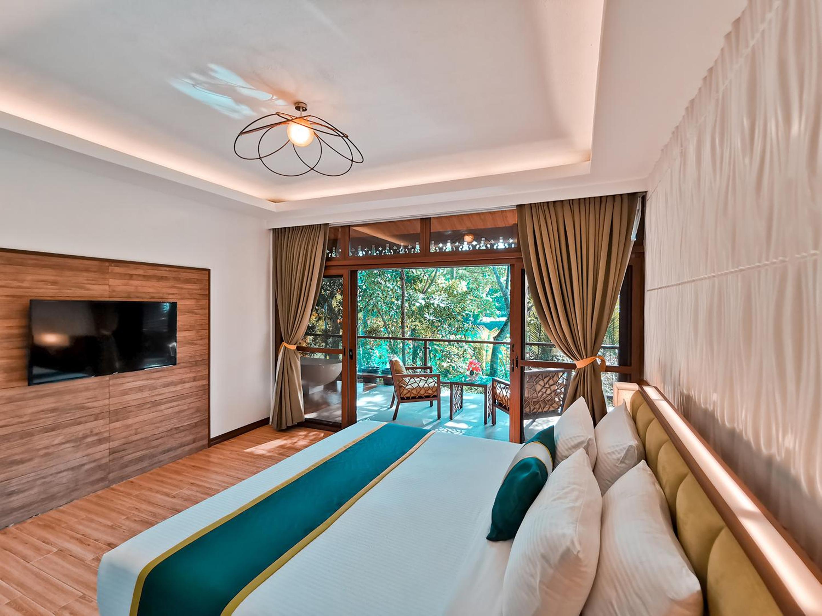 King Room with Spa Bath - Photo 6
