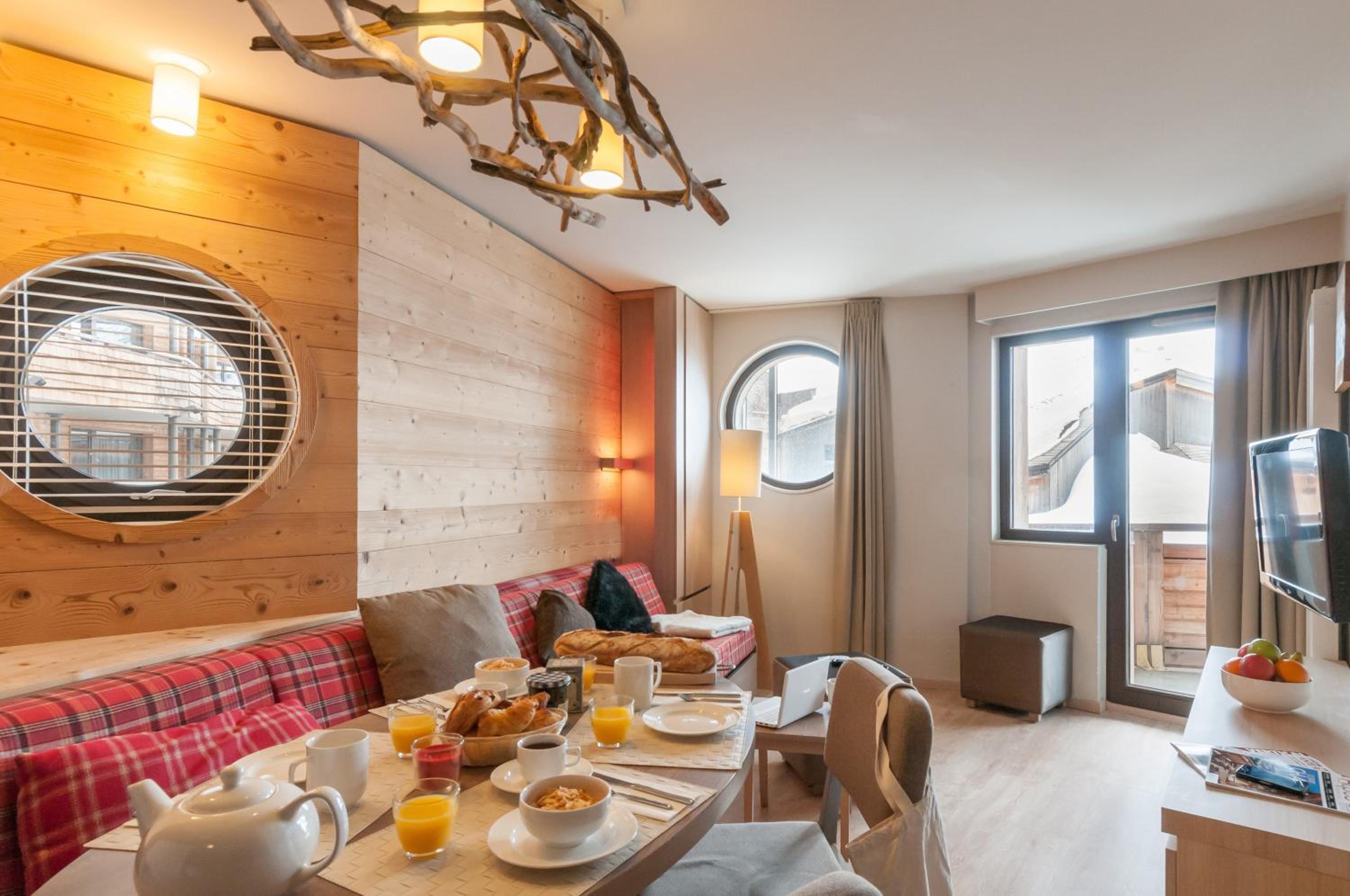 Two-Bedroom Apartment with Balcony (6 People) photo 2