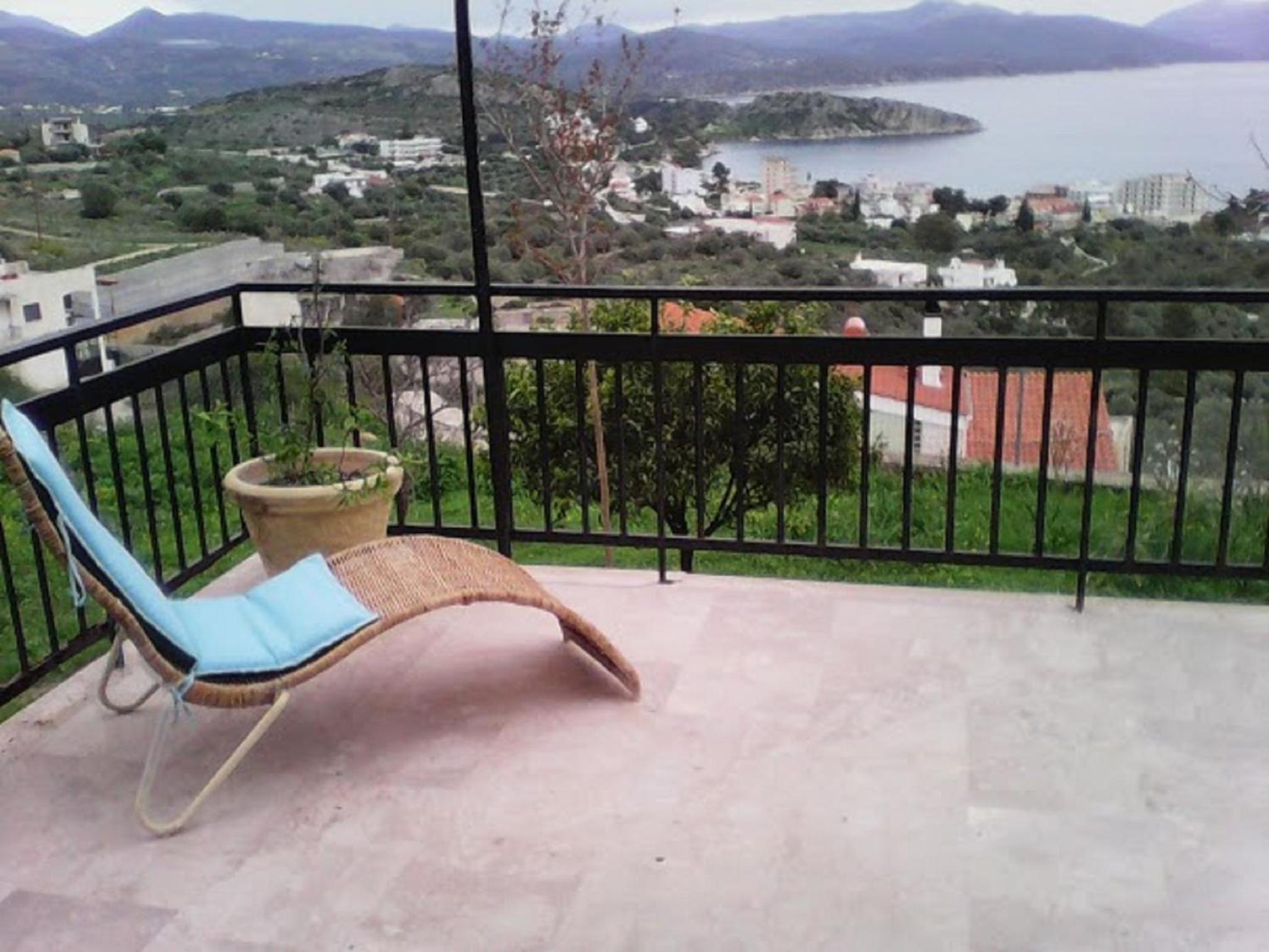 Four-Bedroom House with Terrace and Sea View photo 2