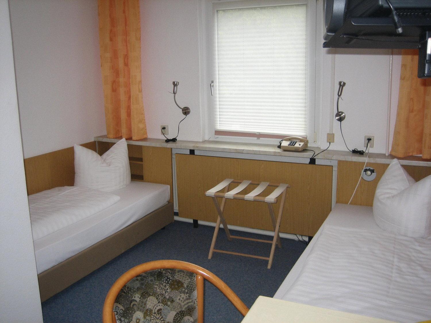 Twin Room - Photo 7