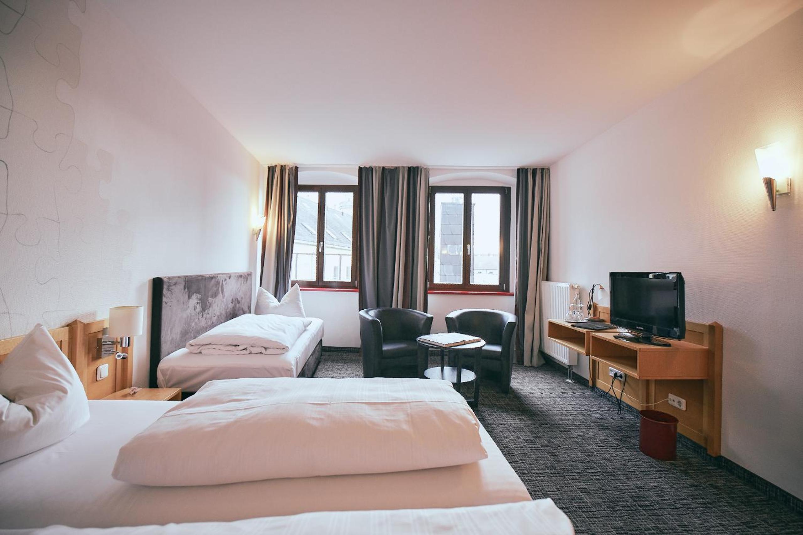 Double or Twin Room with Extra Bed - Photo 3