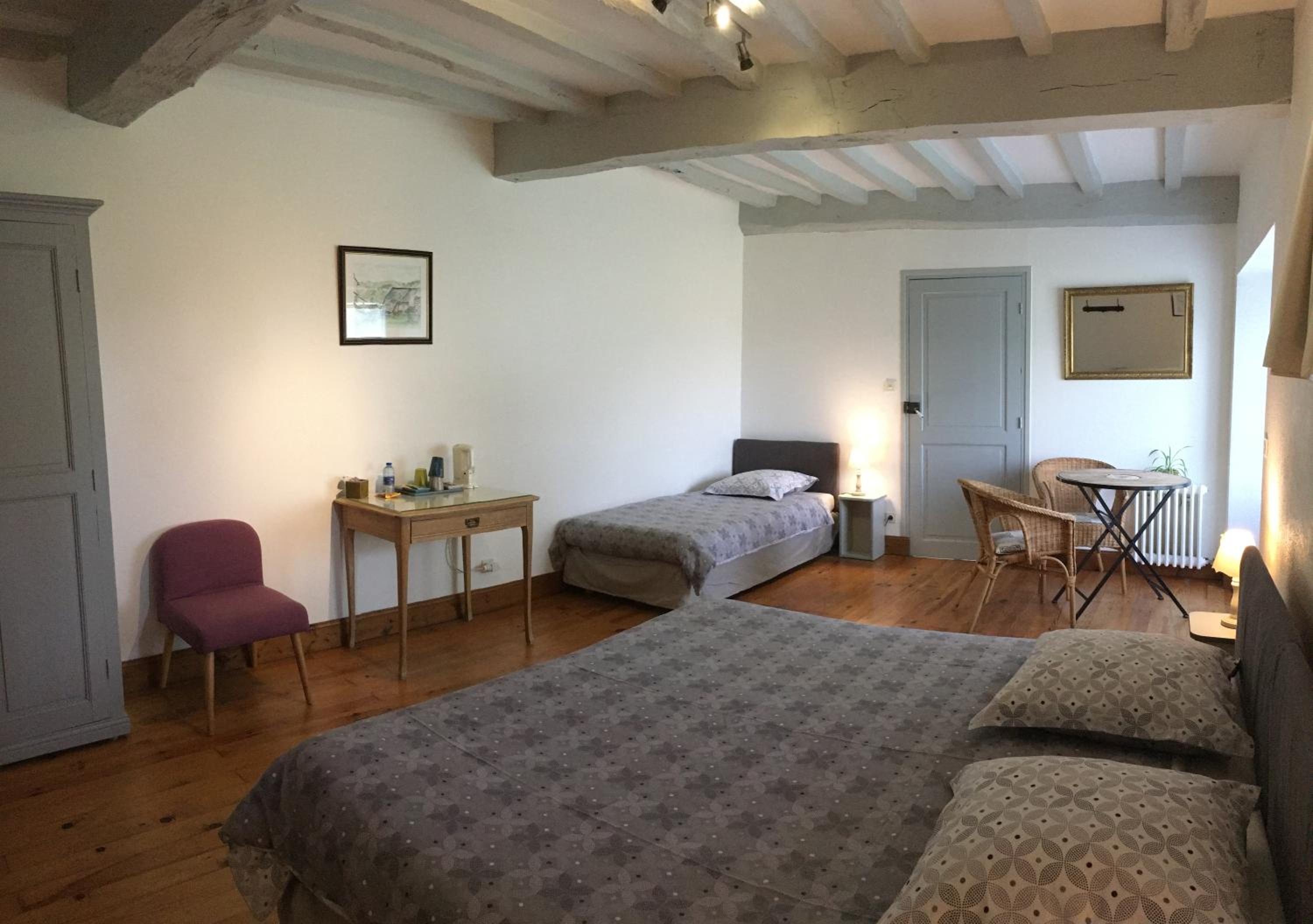 Triple Room with Pool View photo 2