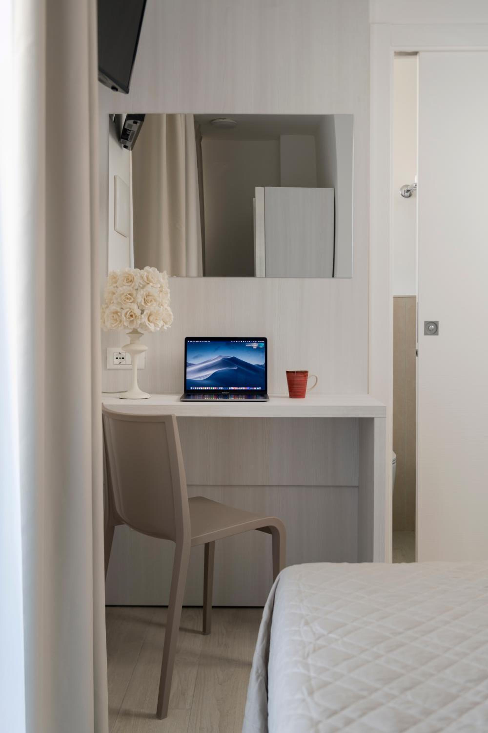 Deluxe Double Room with Balcony photo 1