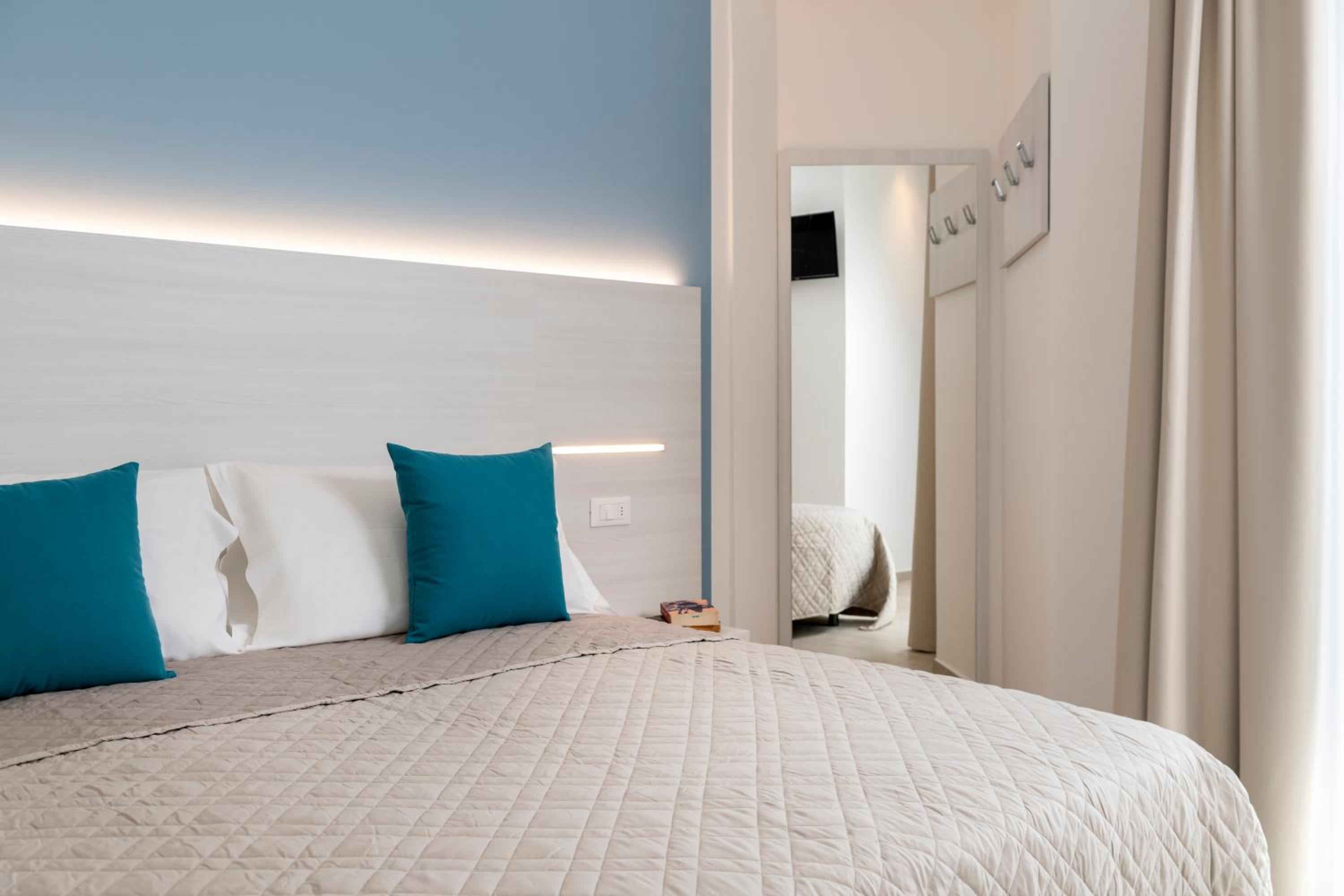 Deluxe Double Room with Balcony and Sea View photo 1