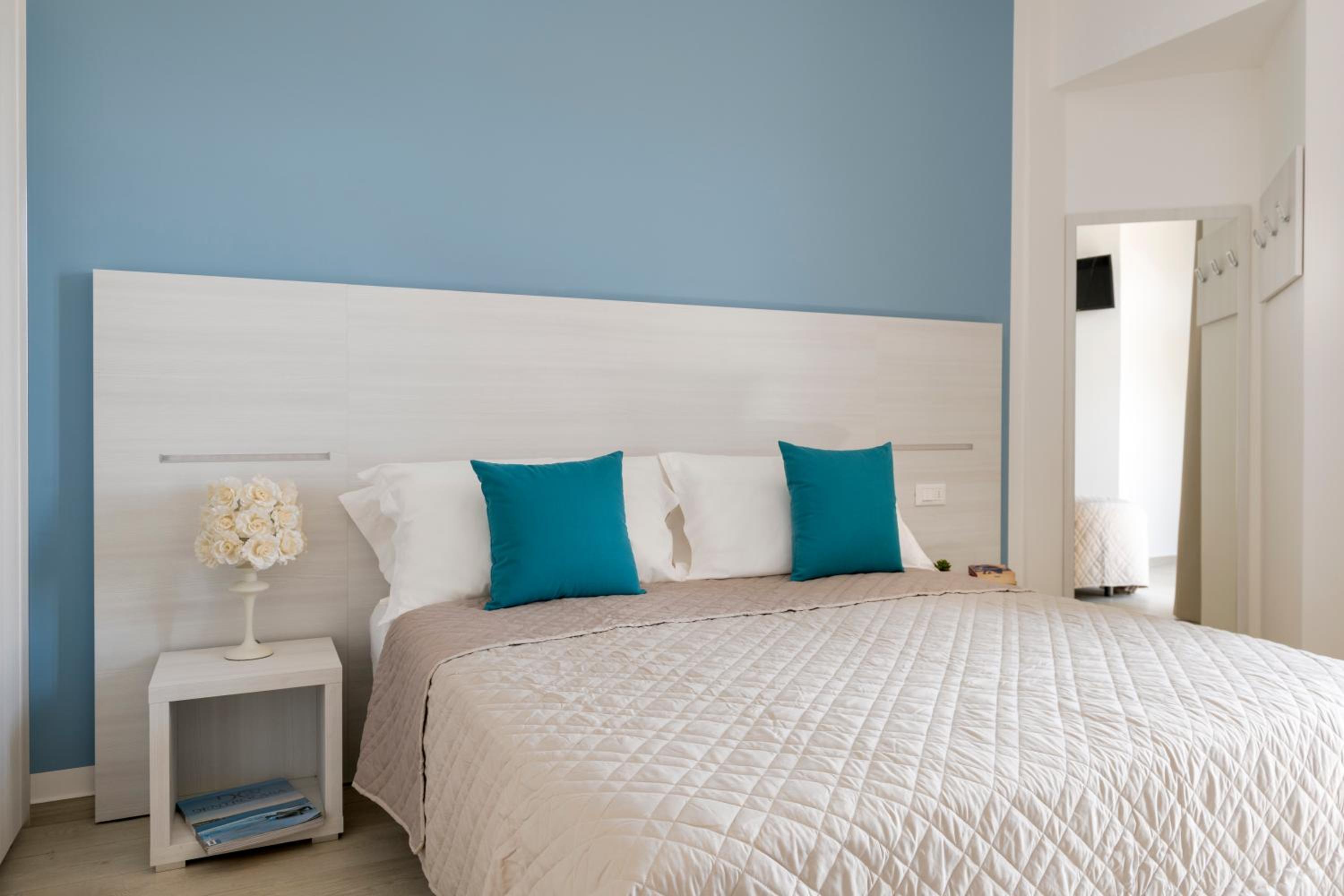 Deluxe Double Room with Balcony and Sea View photo 3