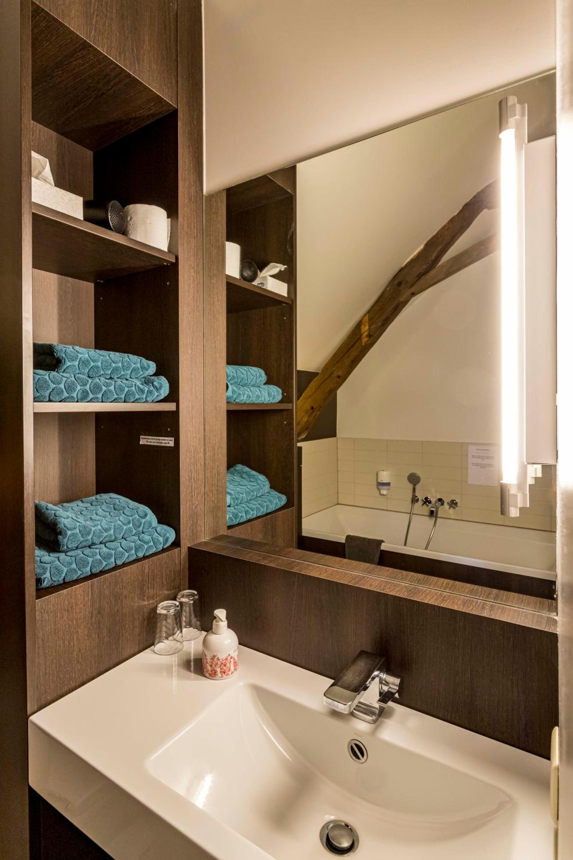 Large Double Room - Photo 17
