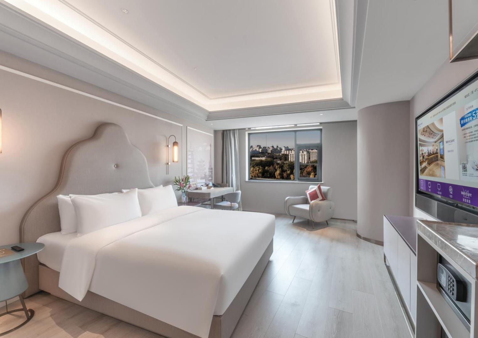 Deluxe King Room