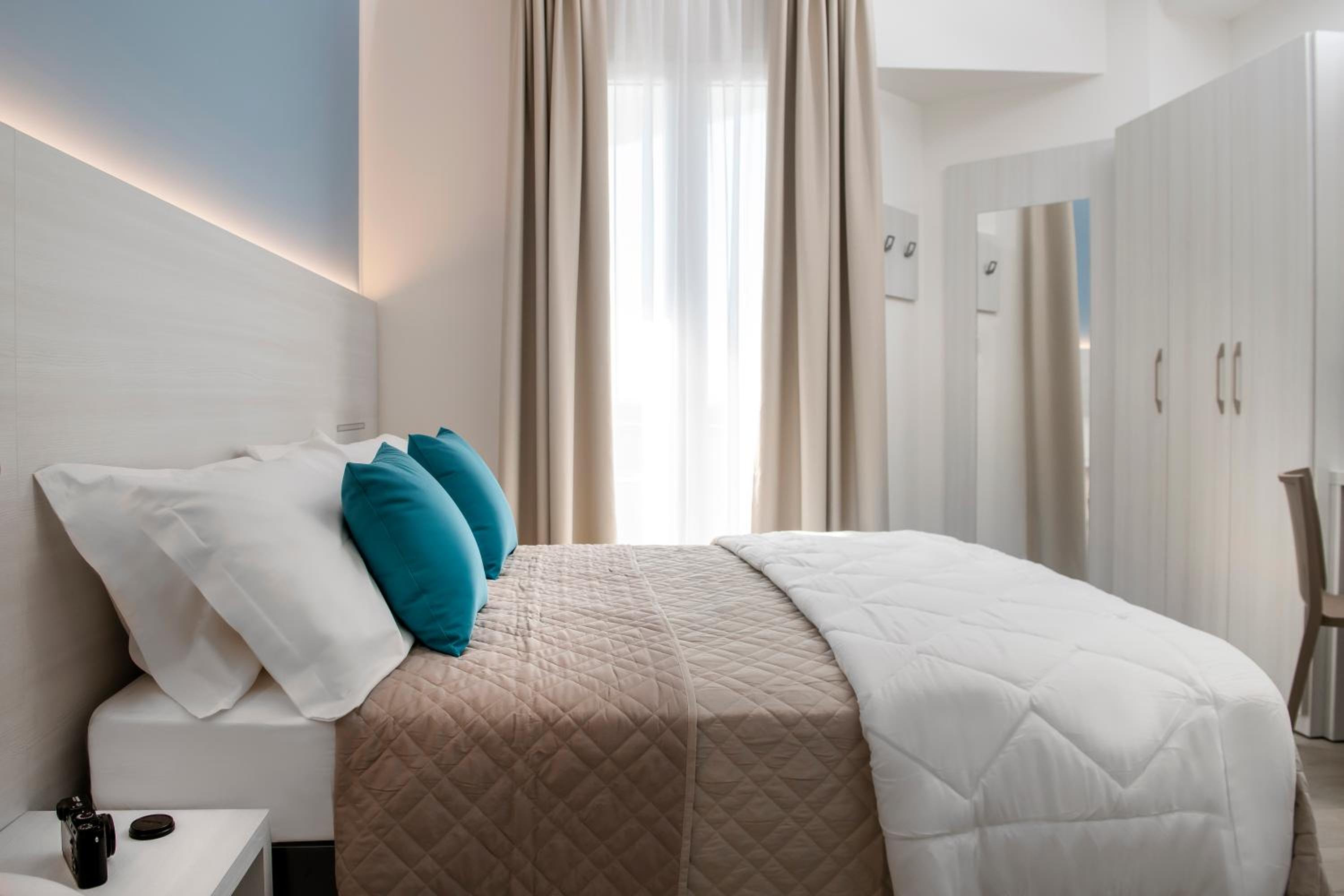 Deluxe Triple Room with Sea View photo 1