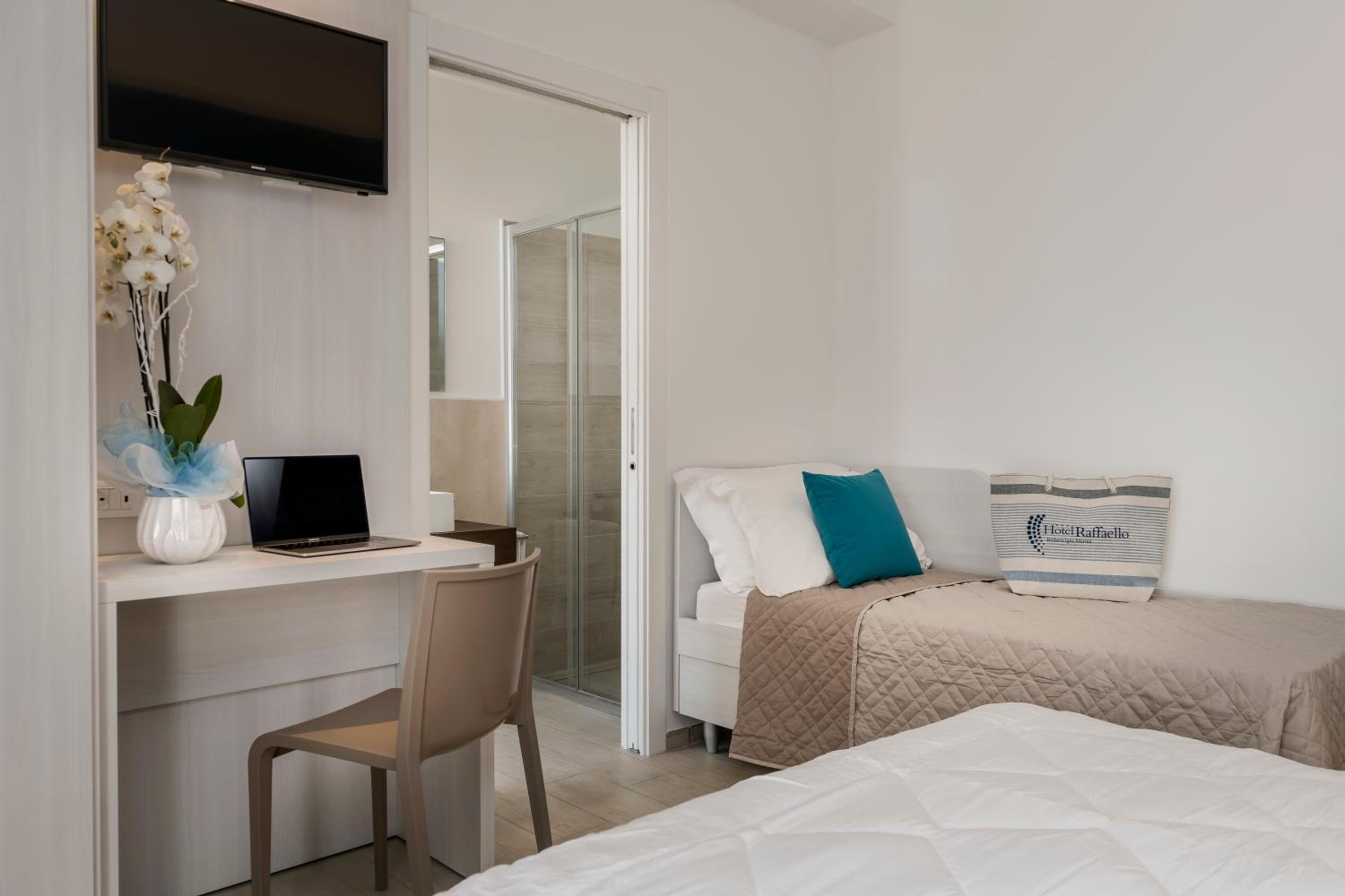 Deluxe Triple Room with Sea View photo 2
