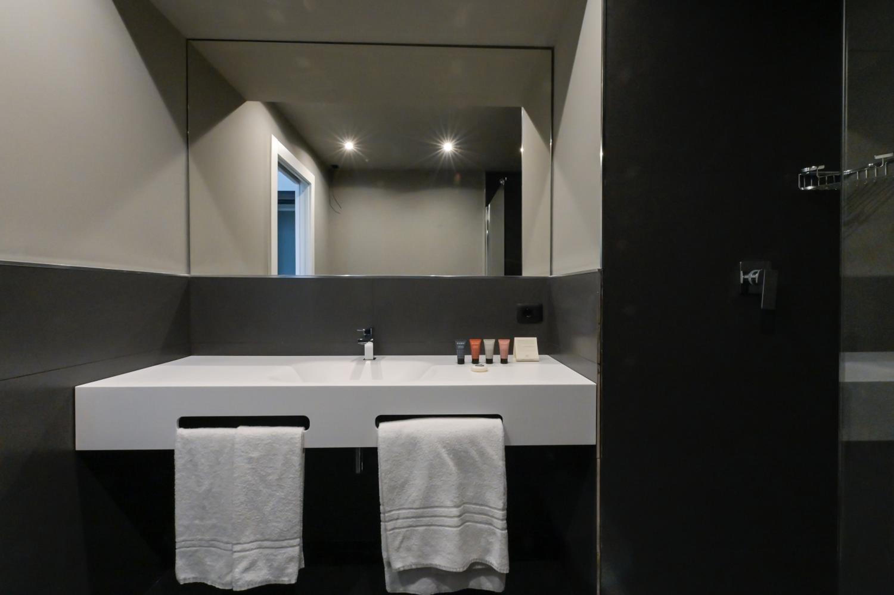 Double Or Twin Room - Photo 6