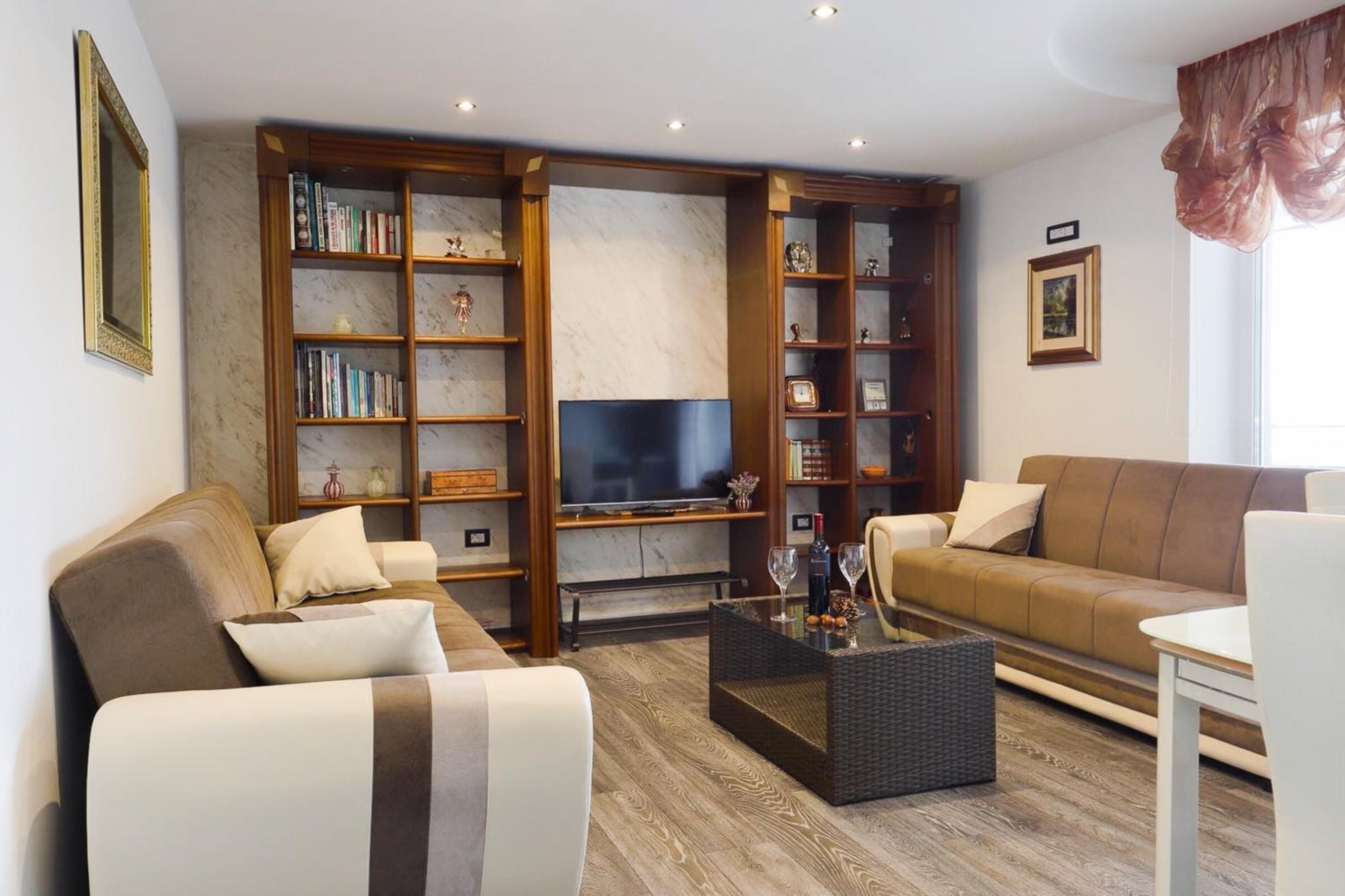 Three-Bedroom Apartment with Terrace and Sea View photo 1
