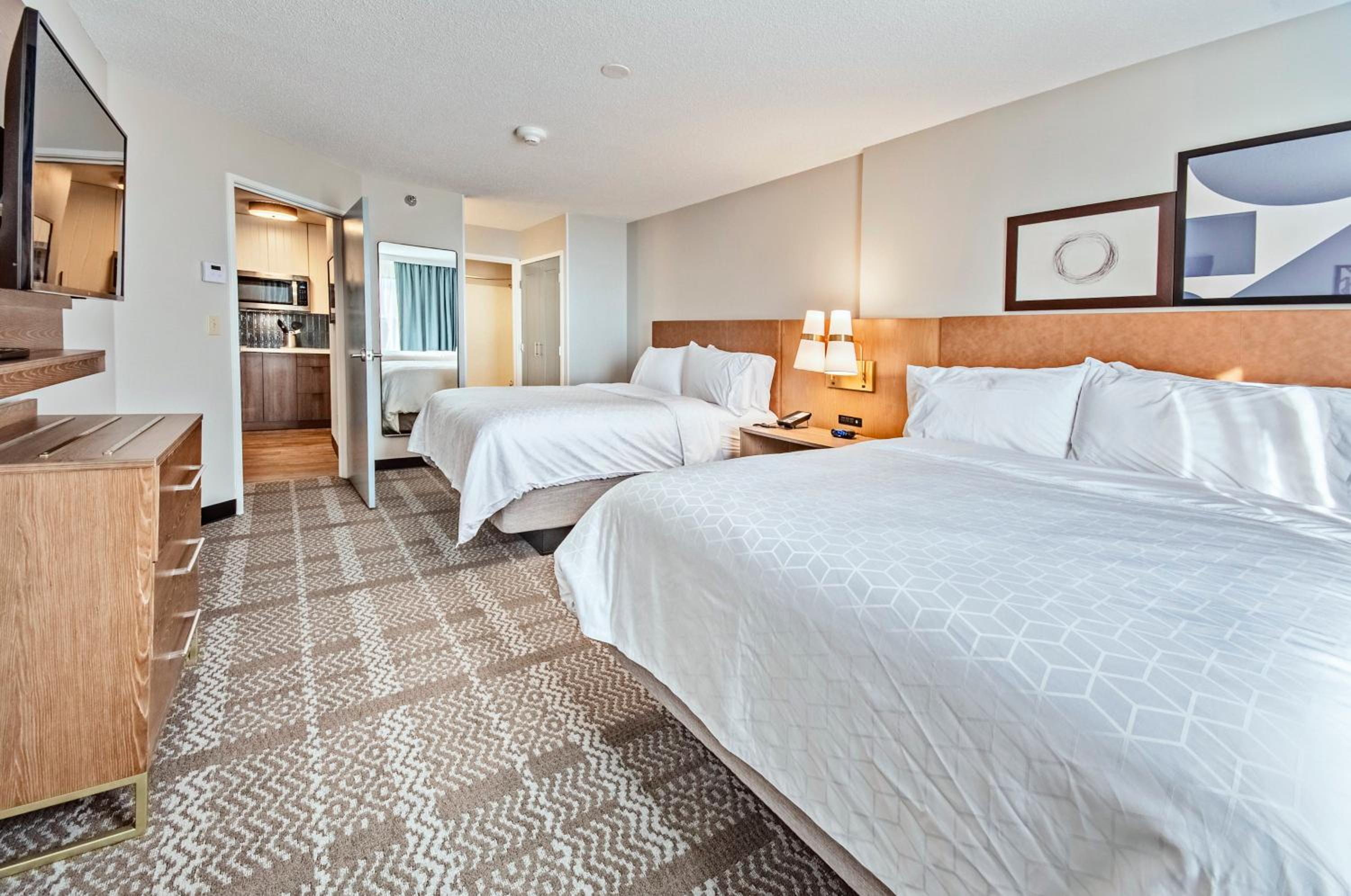 One-Bedroom Suite with Two Queen Beds - Non-Smoking - Photo 1