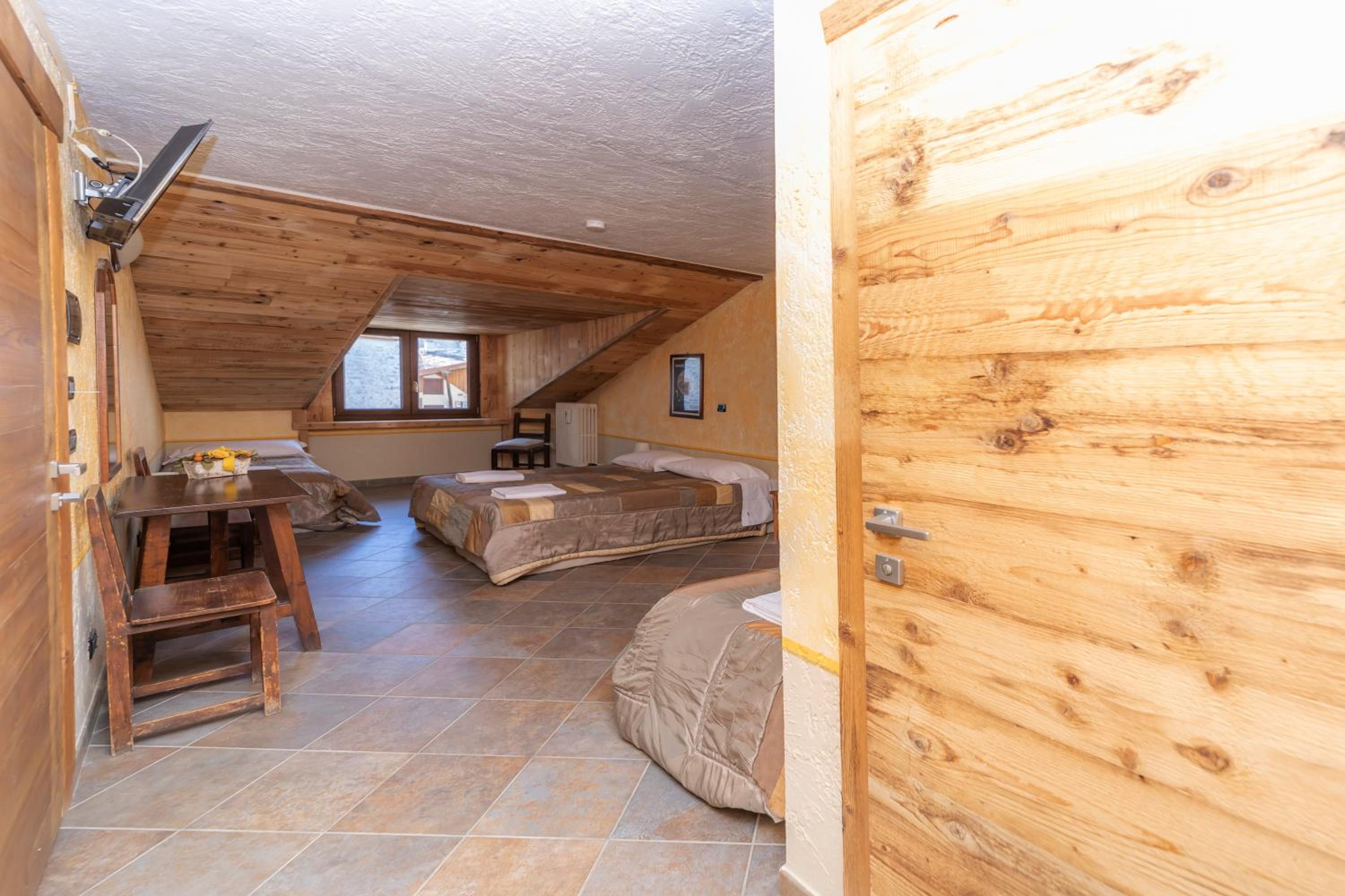 Standard Quadruple Room - Photo 3