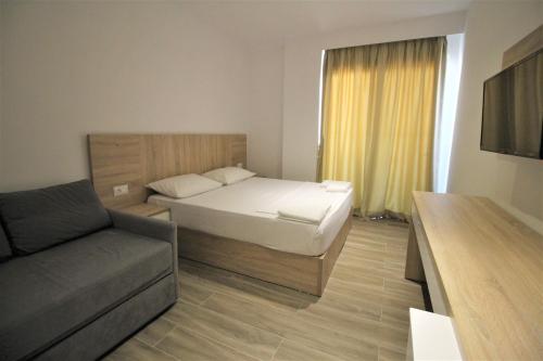 Superior Double Room with Balcony photo 2