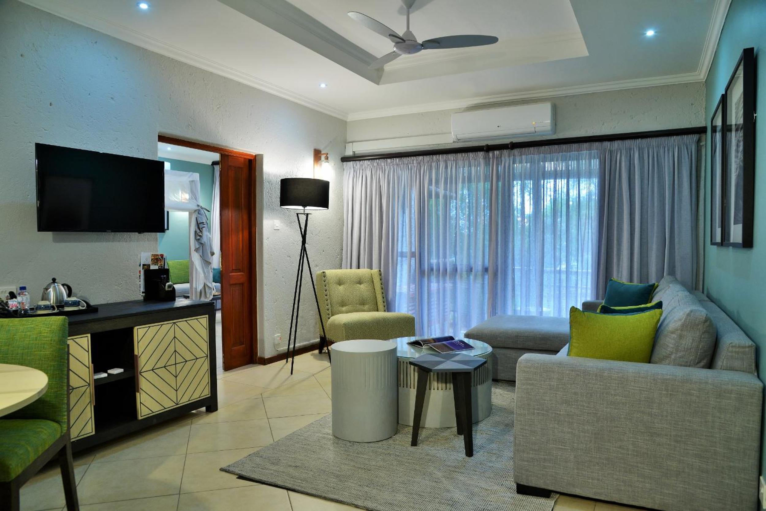 Executive Suite - Photo 12
