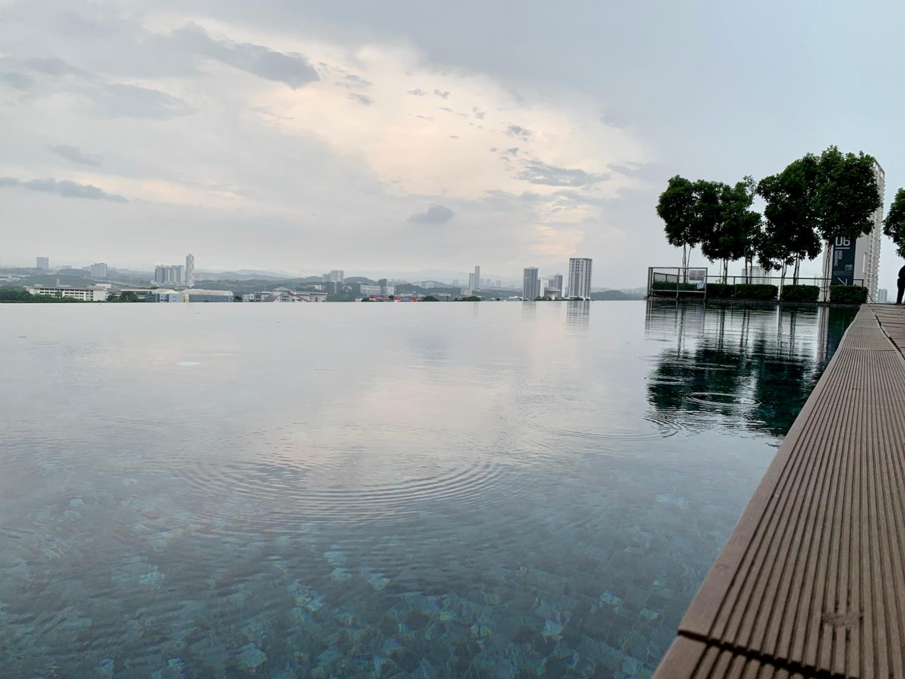 One-Bedroom Apartment with Balcony and City View photo 3