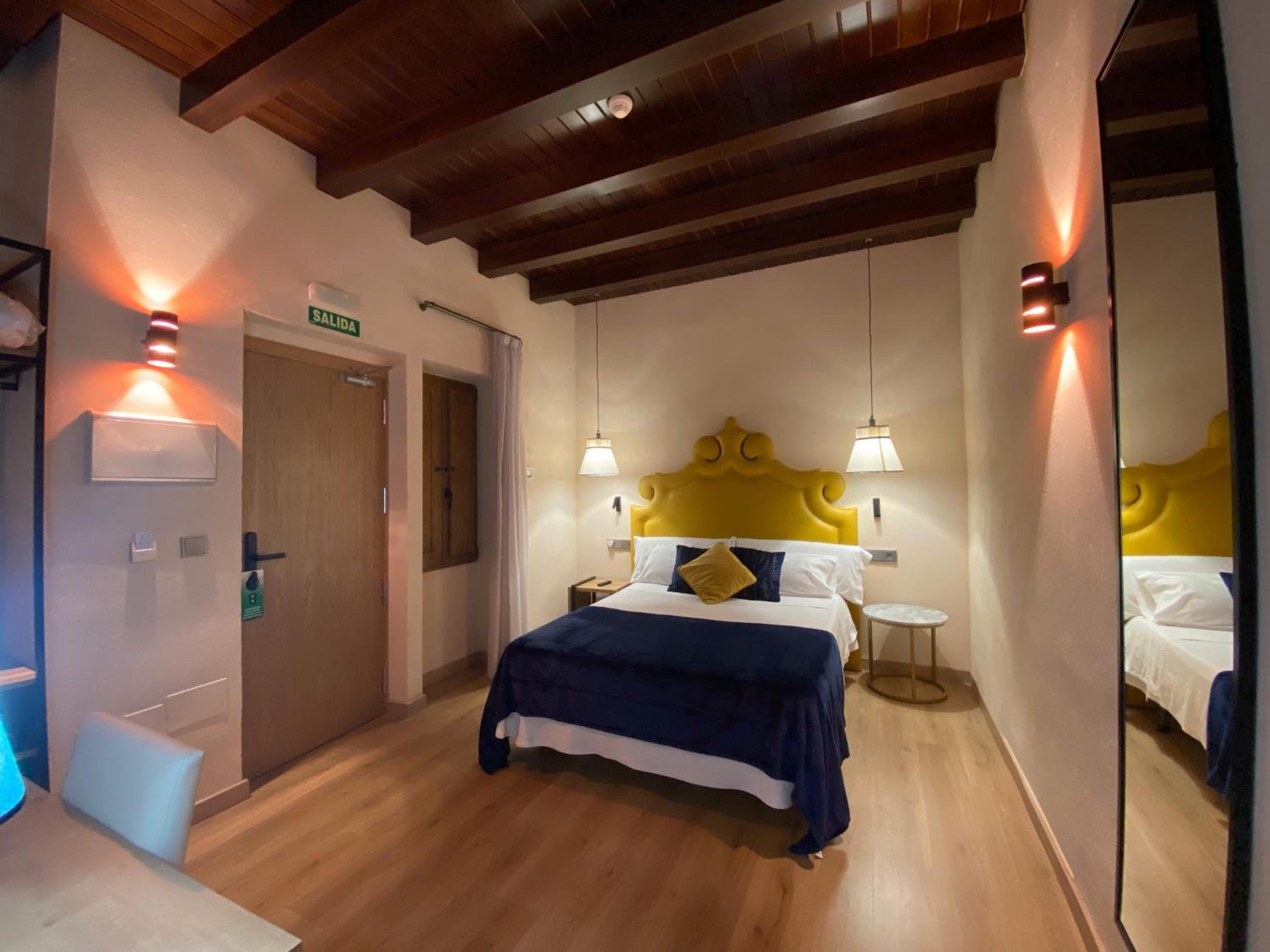 Double Interior Room thumbnail 5