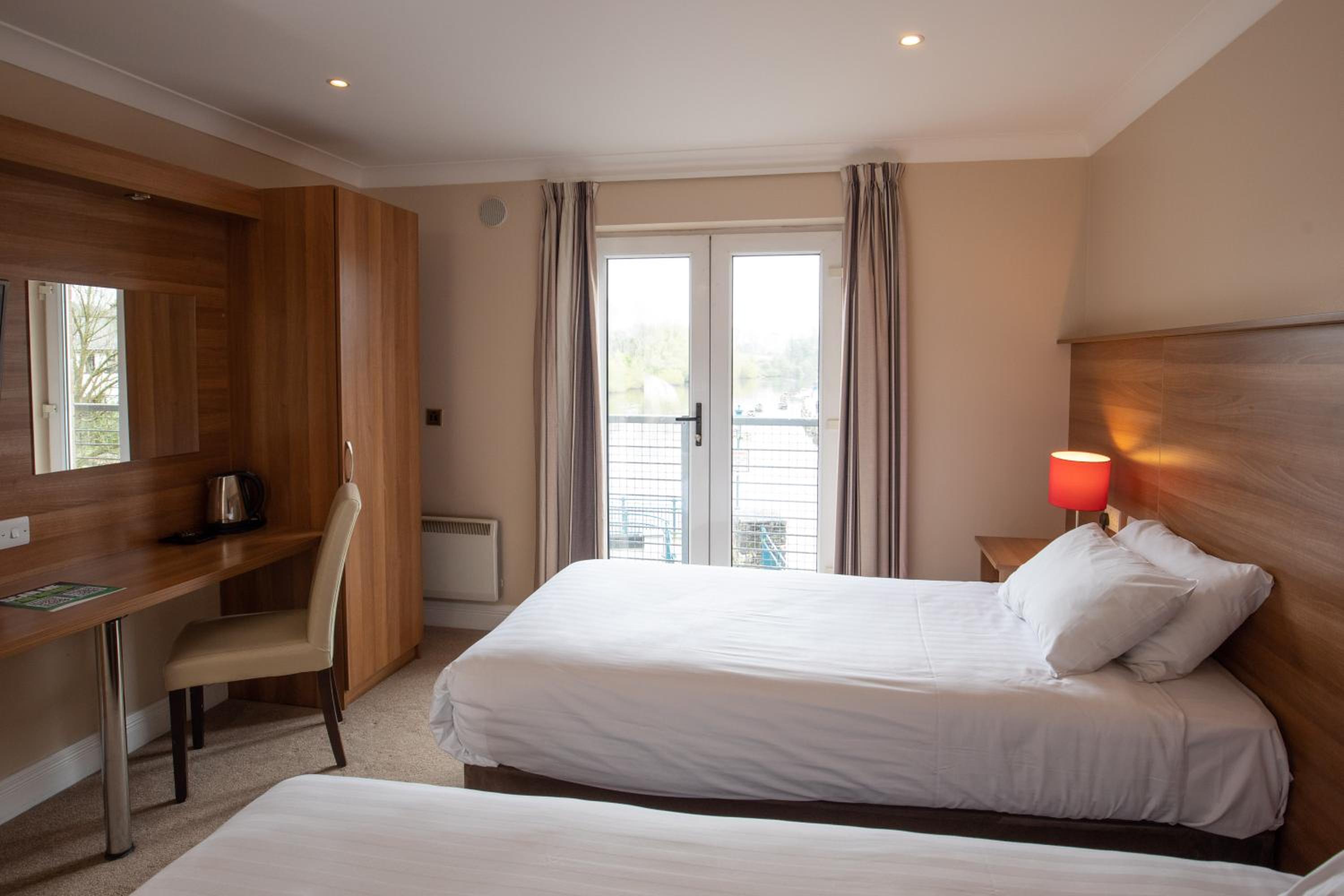 Twin Room - Photo 5