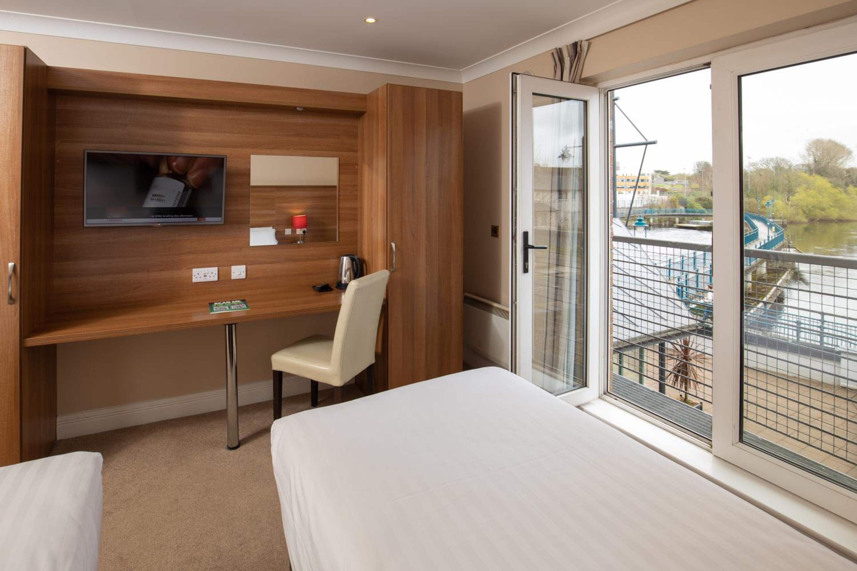 Twin Room - Photo 6