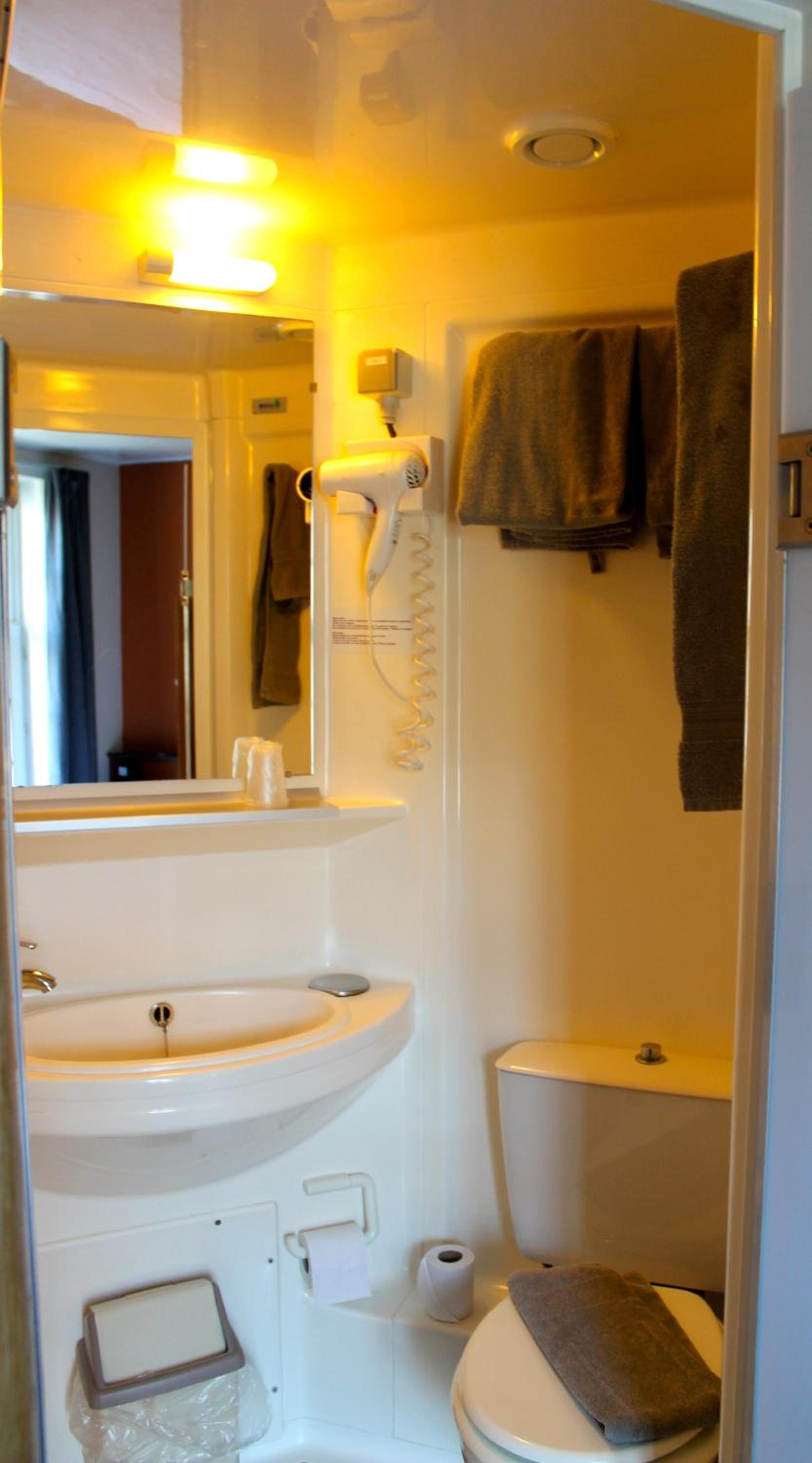 Standard Double Room - Photo 2