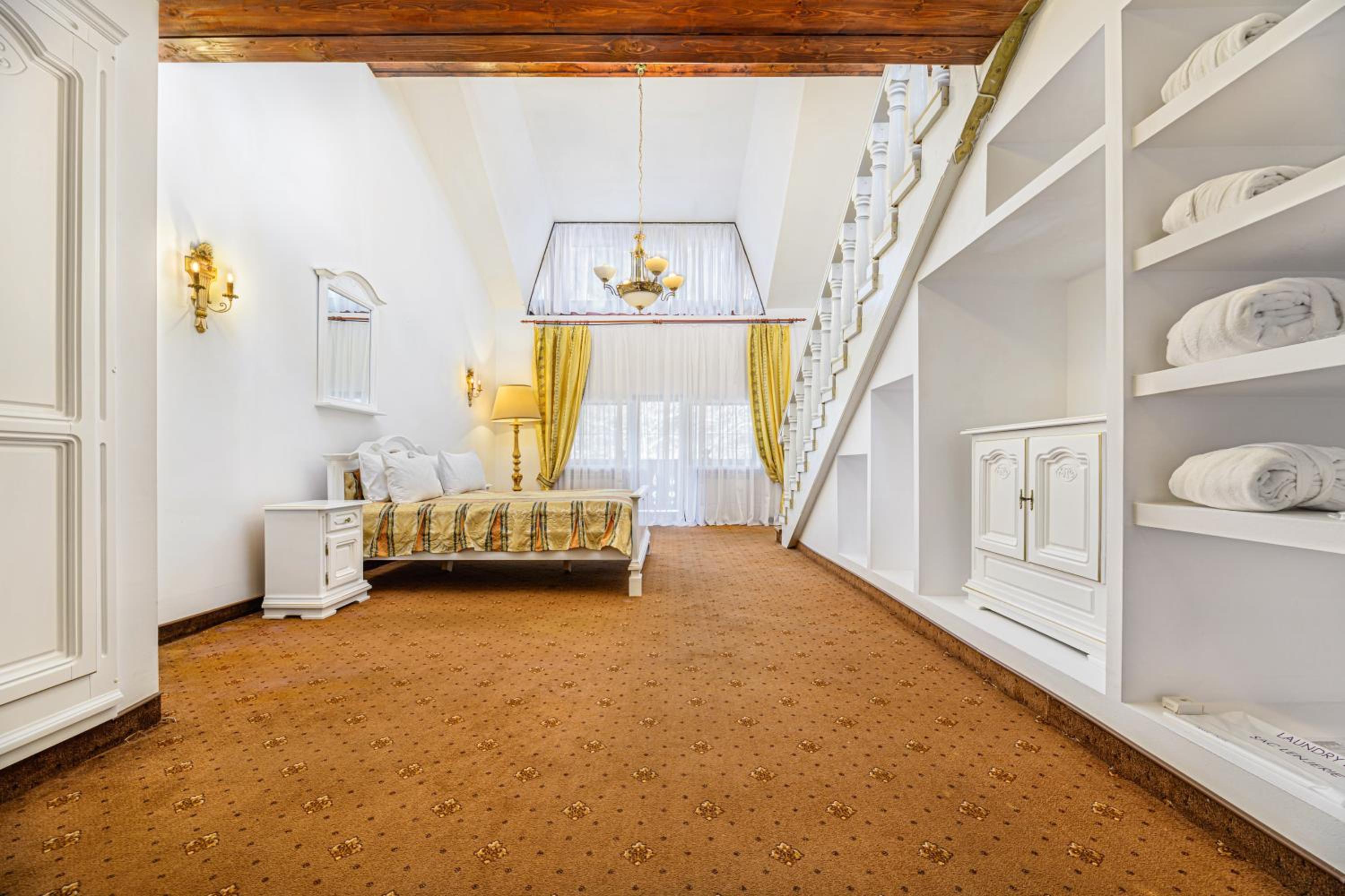Deluxe Suite with Spa Access and Balcony - Photo 4
