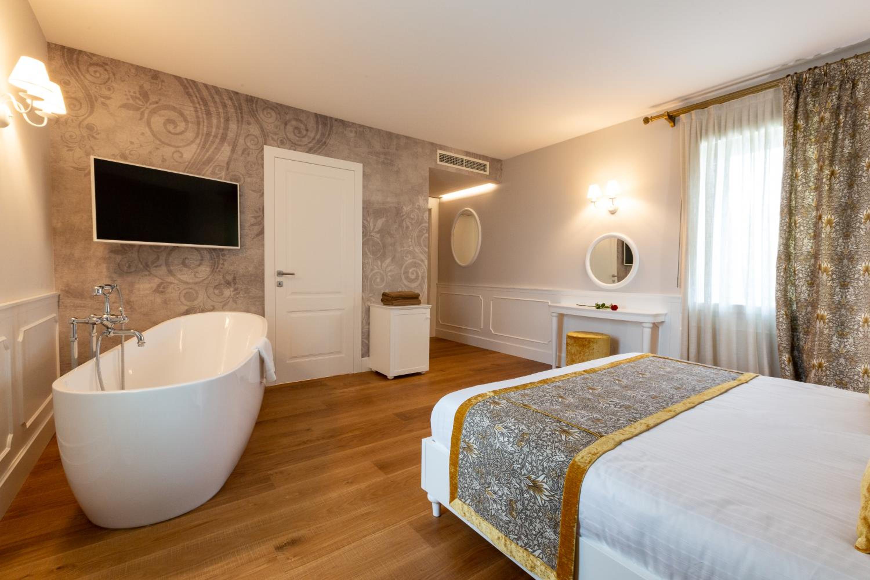 Deluxe Junior Suite