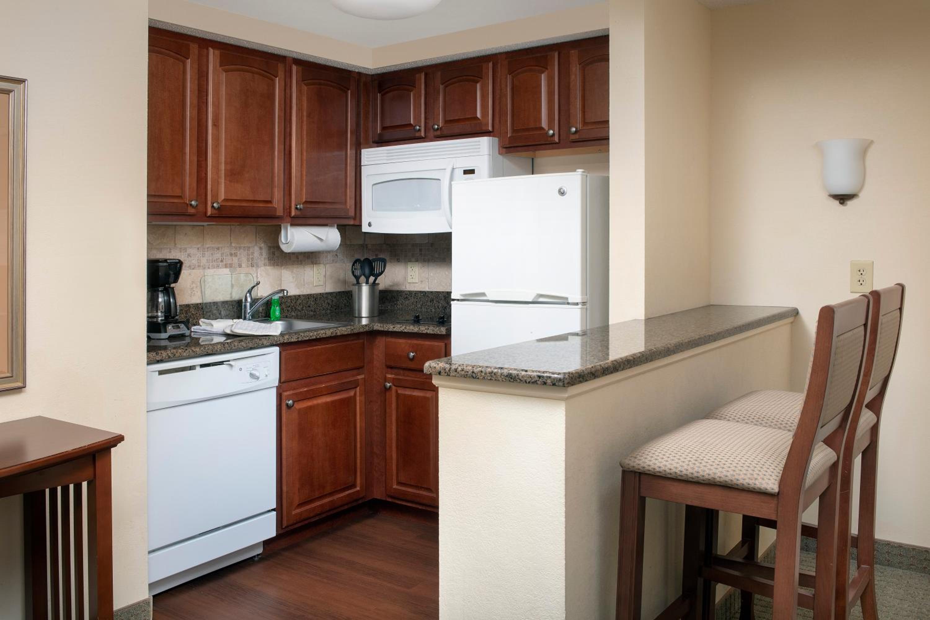 One-Bedroom King Suite with Kitchen - Photo 6