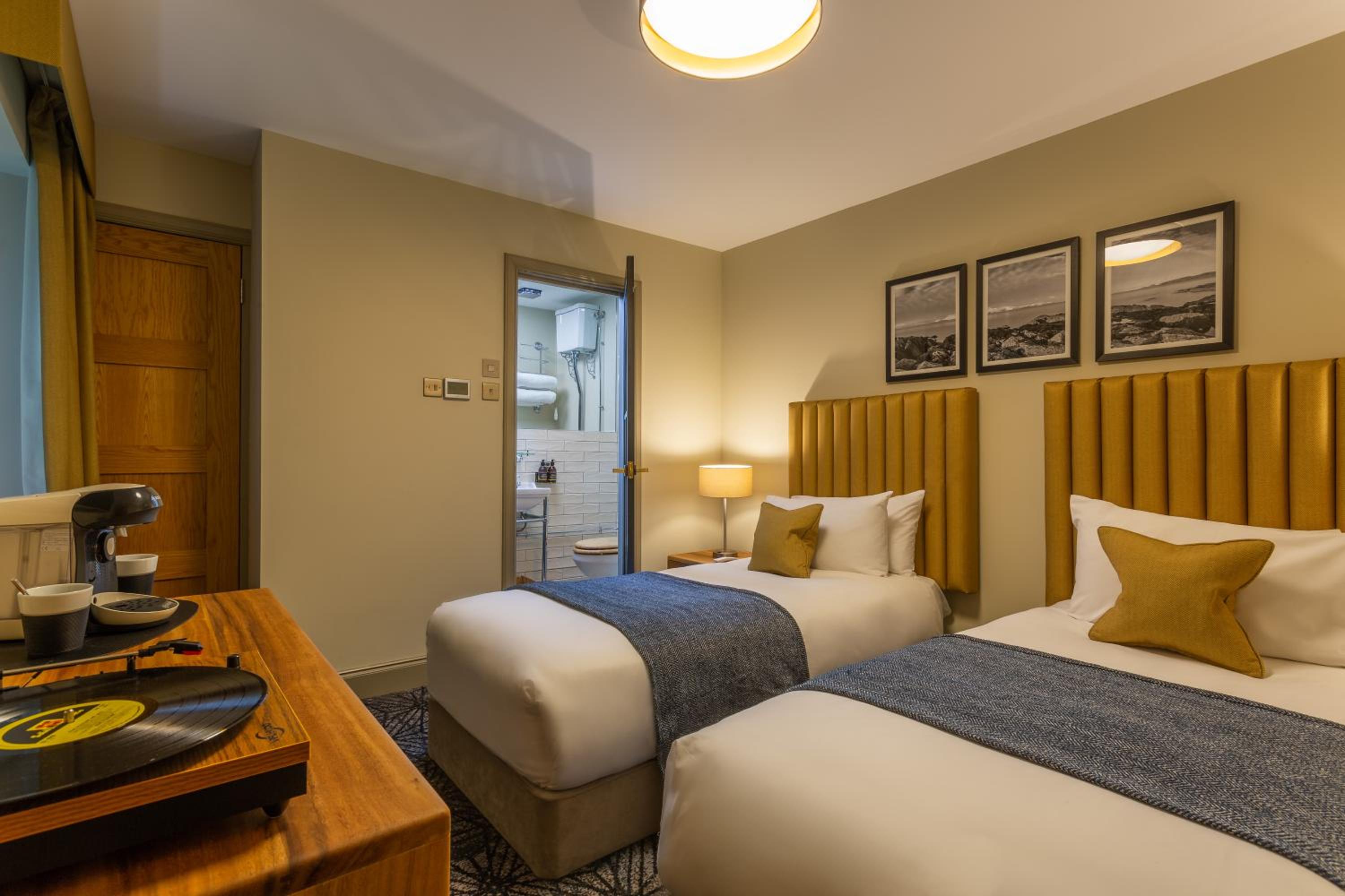 Twin Room - Photo 1