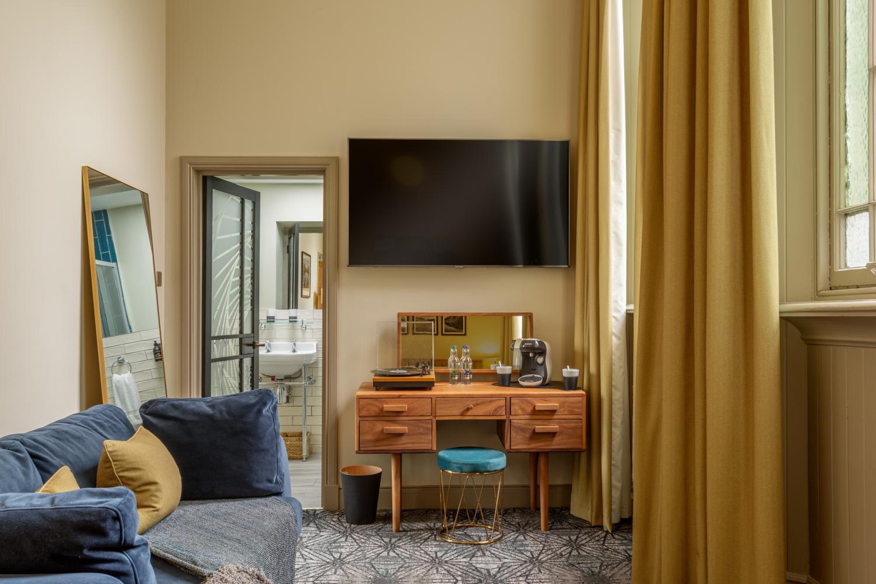 Deluxe Family Room - Photo 5