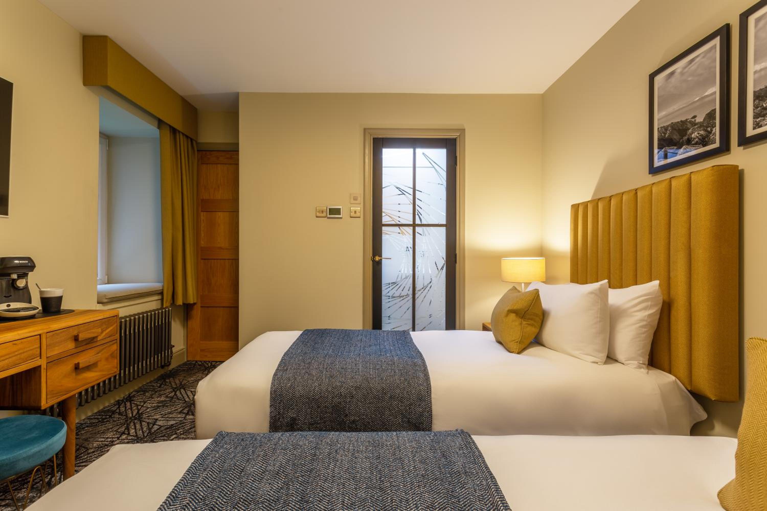 Twin Room - Photo 3
