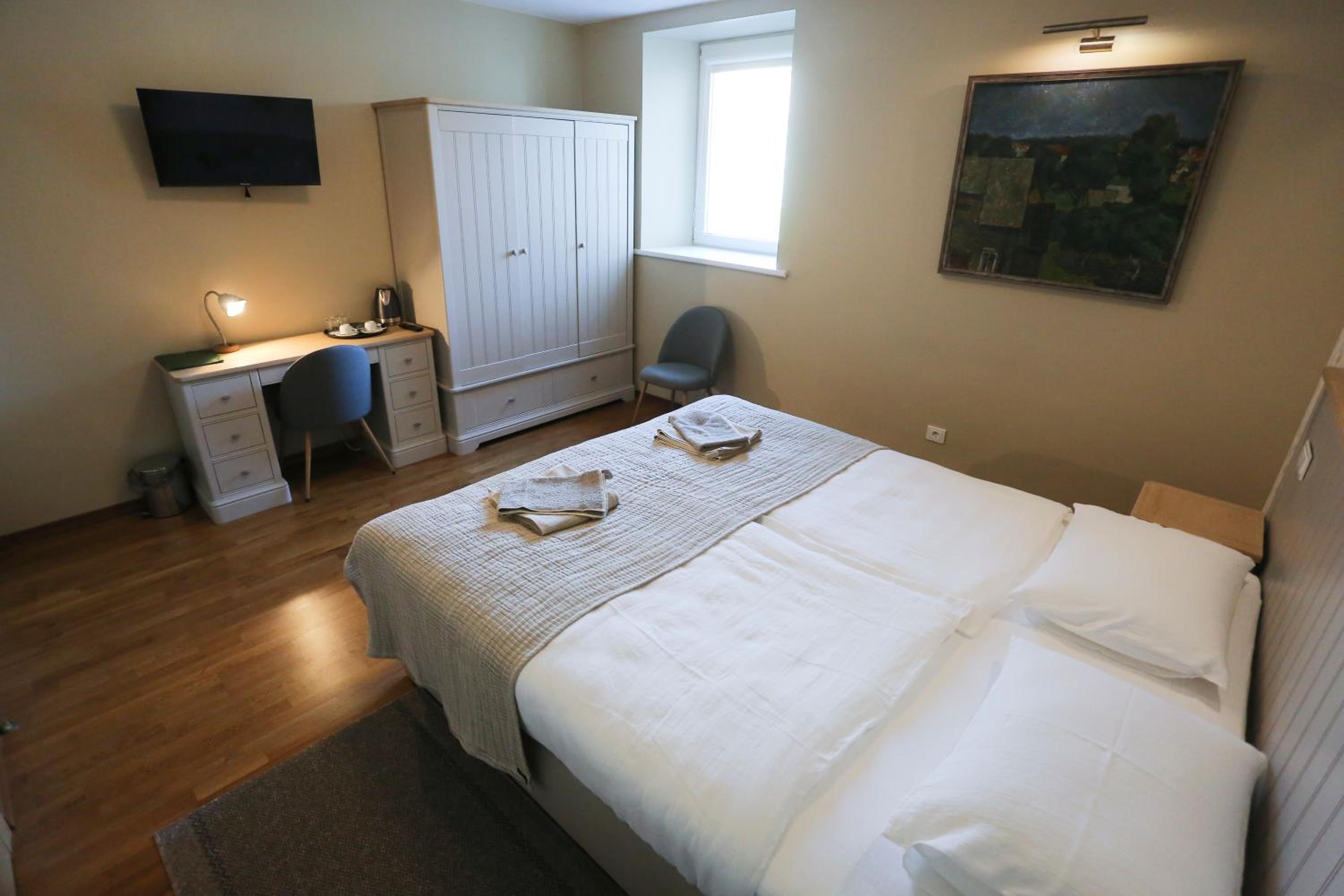 Double or Twin Room with Shower - Photo 2