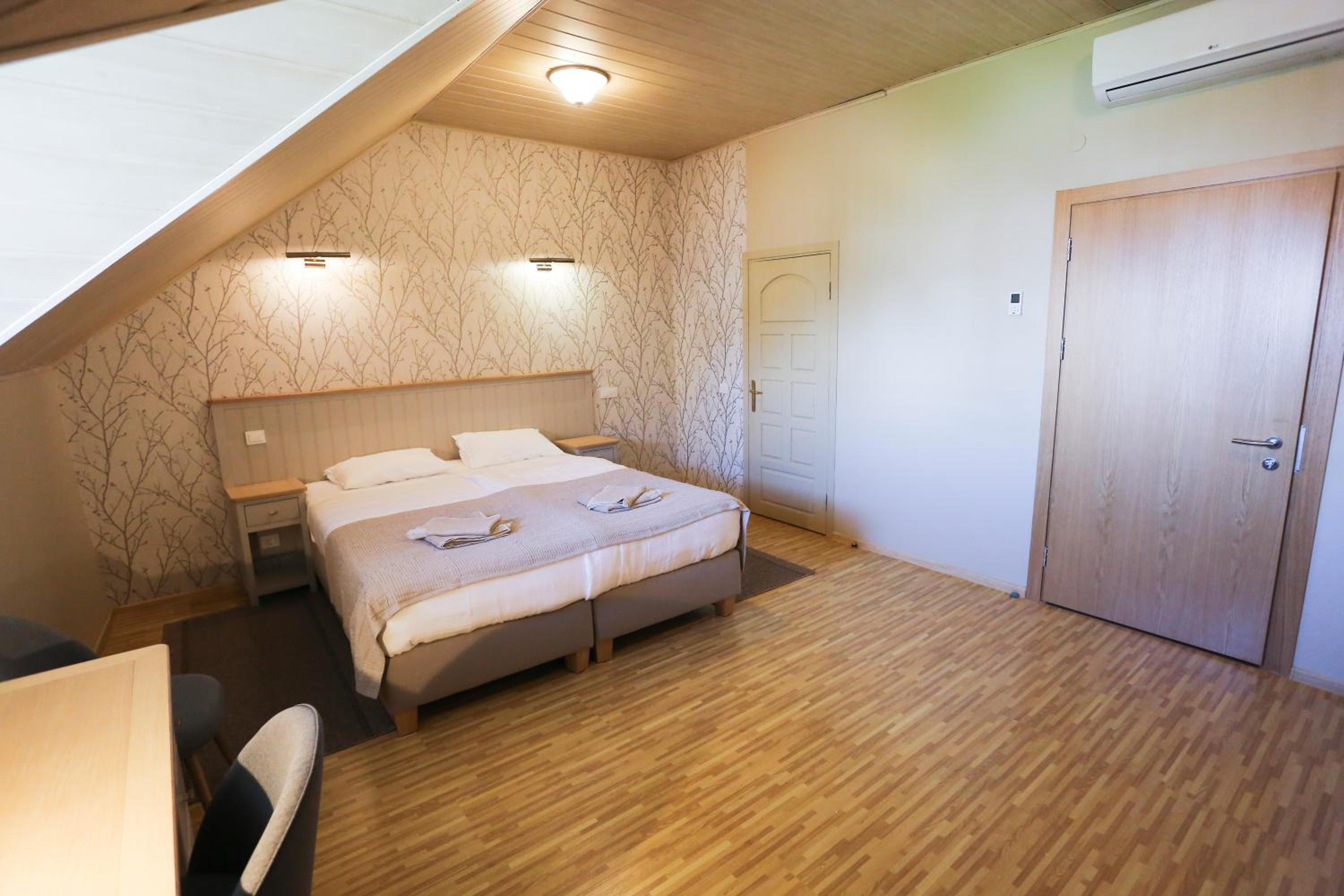 Double or Twin Room with Extra Bed photo 2