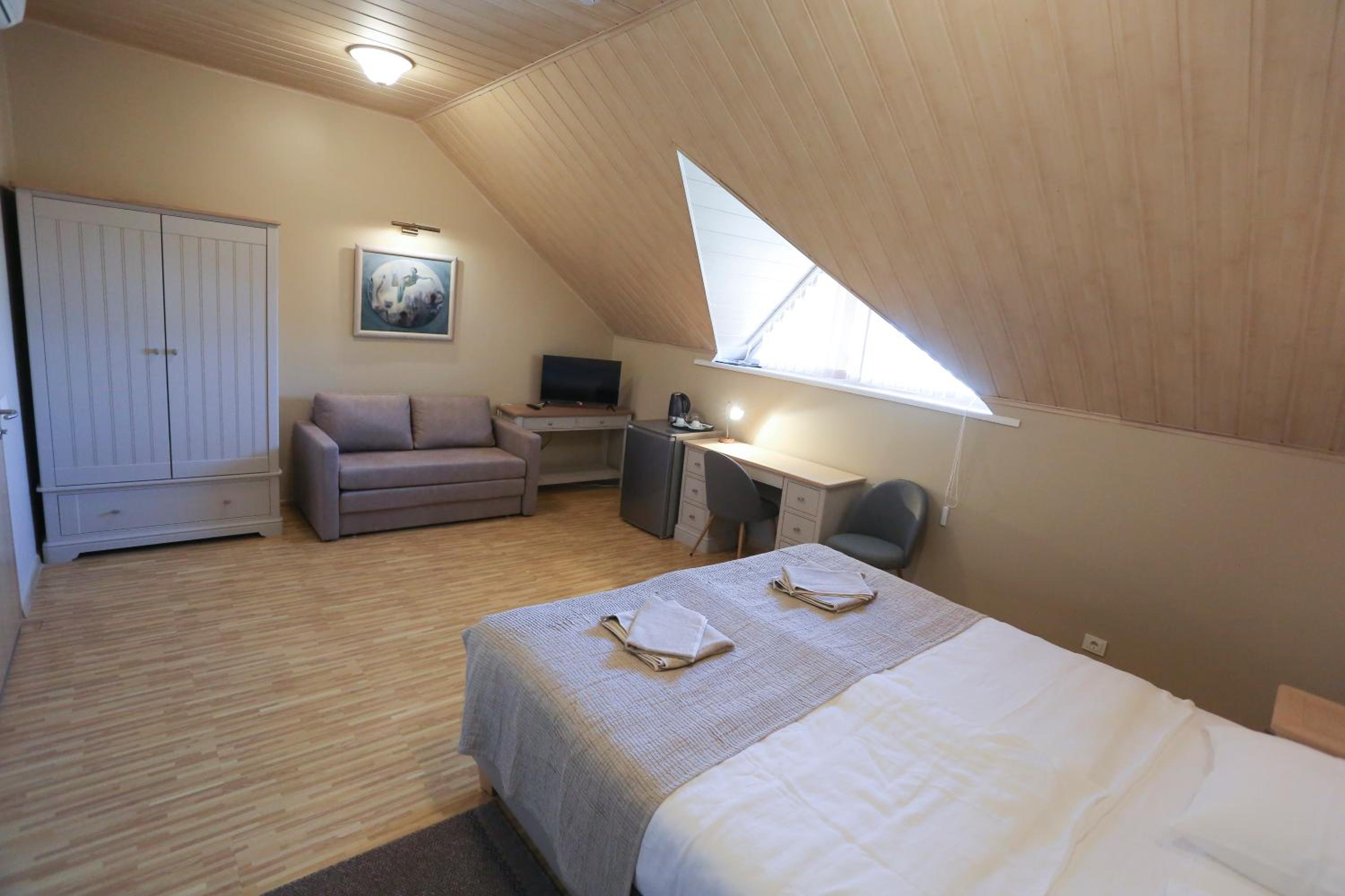 Double or Twin Room with Extra Bed photo 3