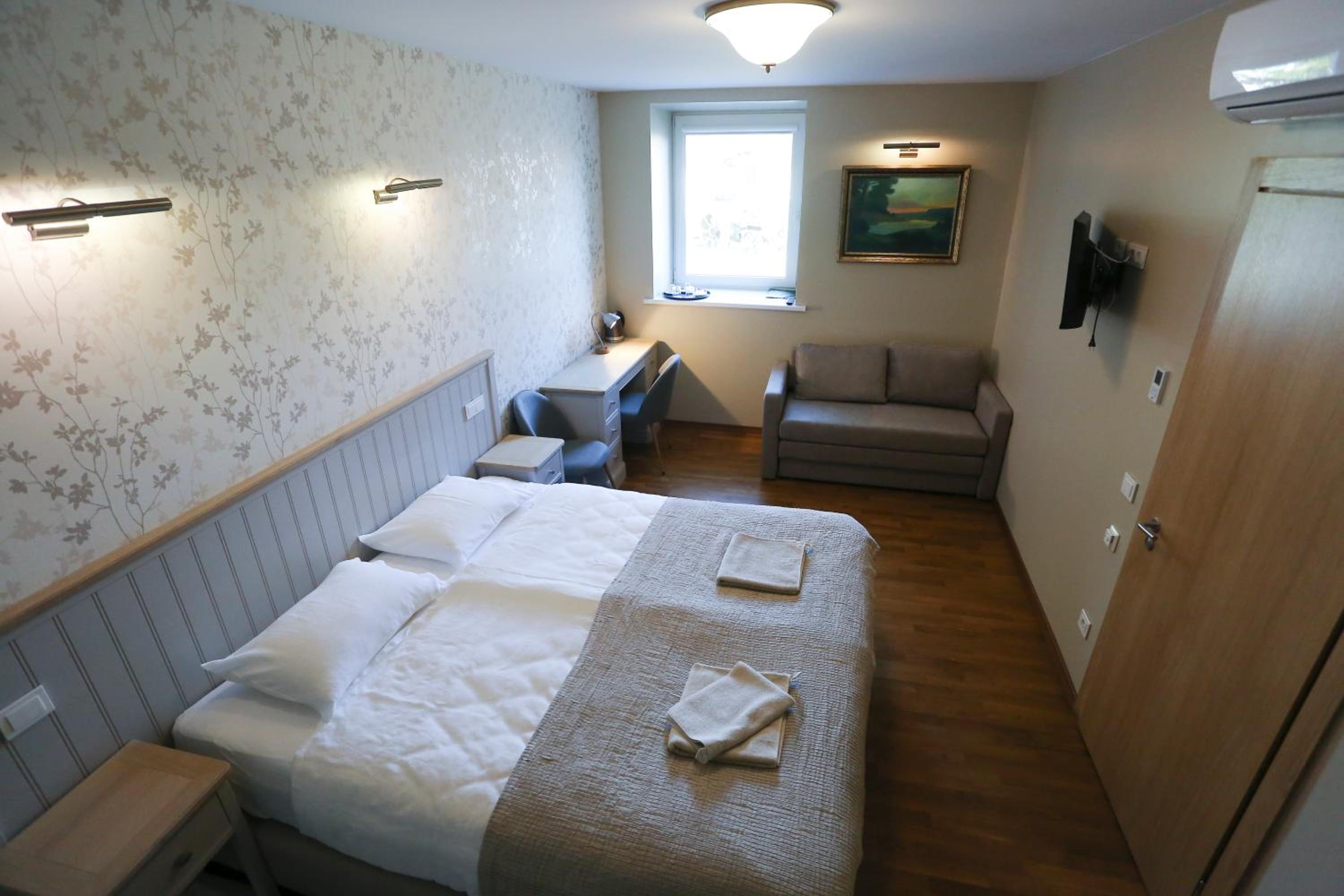 Double or Twin Room with Extra Bed photo 3