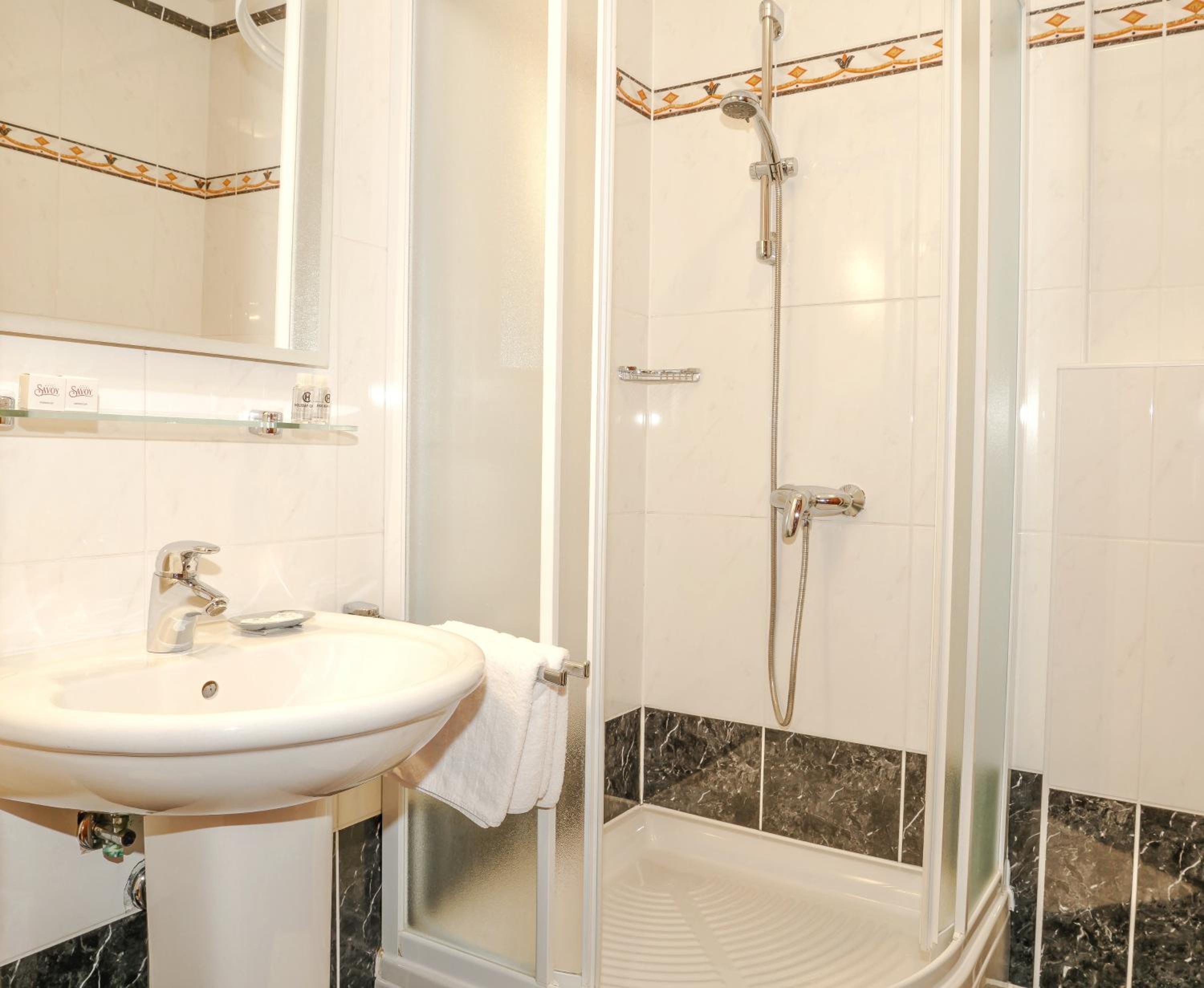 Standard Twin Room - Photo 3