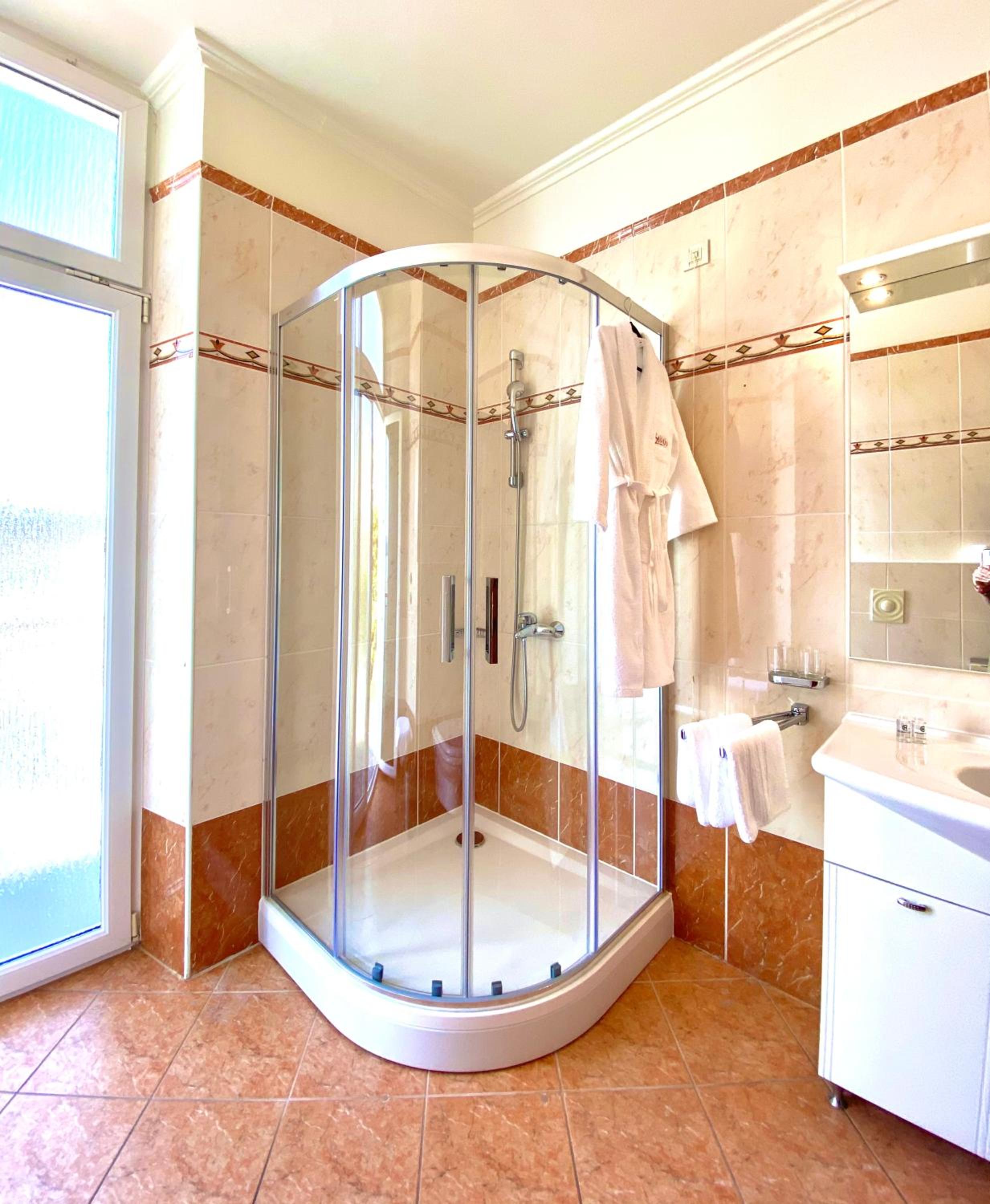 Superior Double Room with Balcony and Sea View - Photo 2