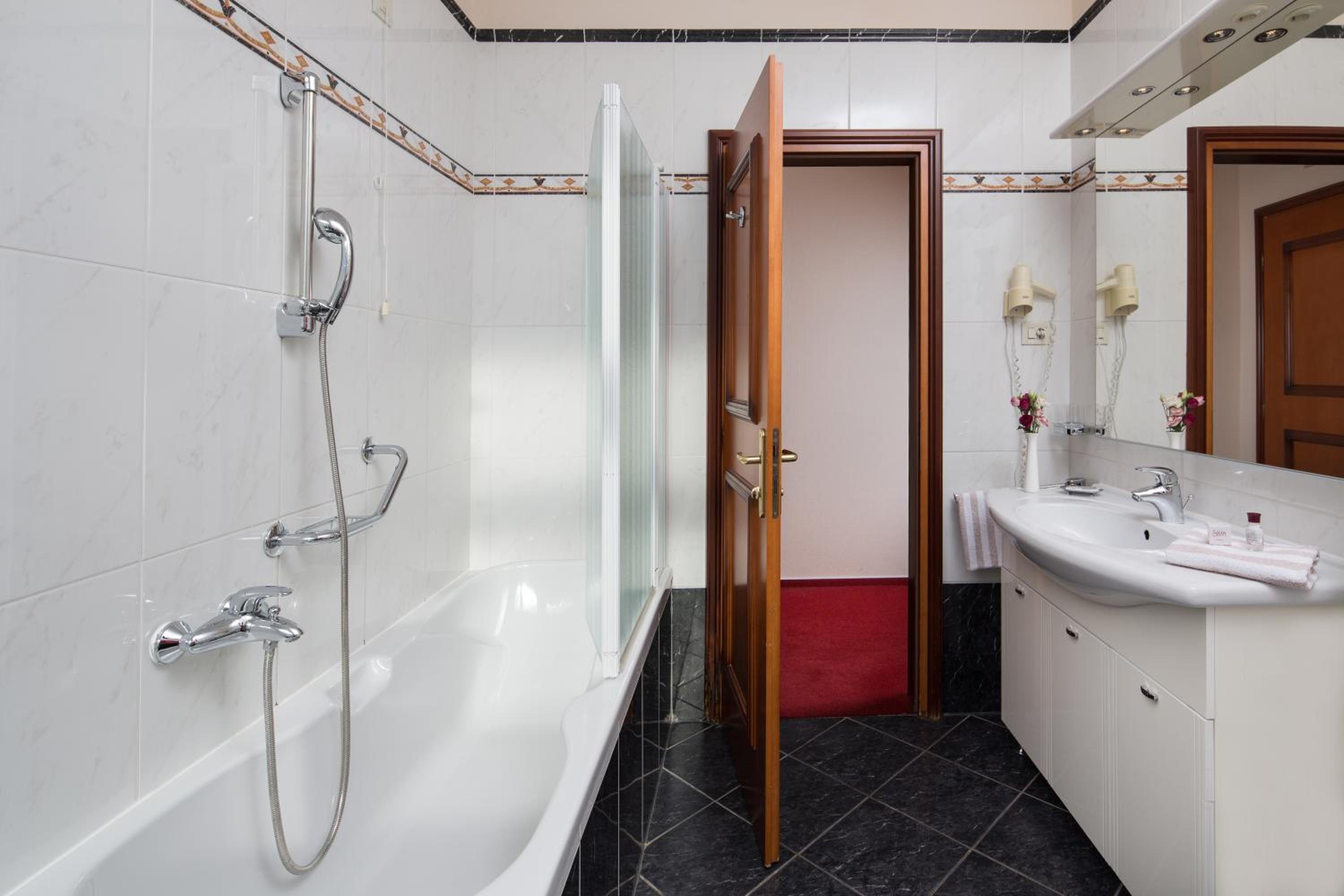 Superior Double Room with Balcony and Sea View - Photo 5