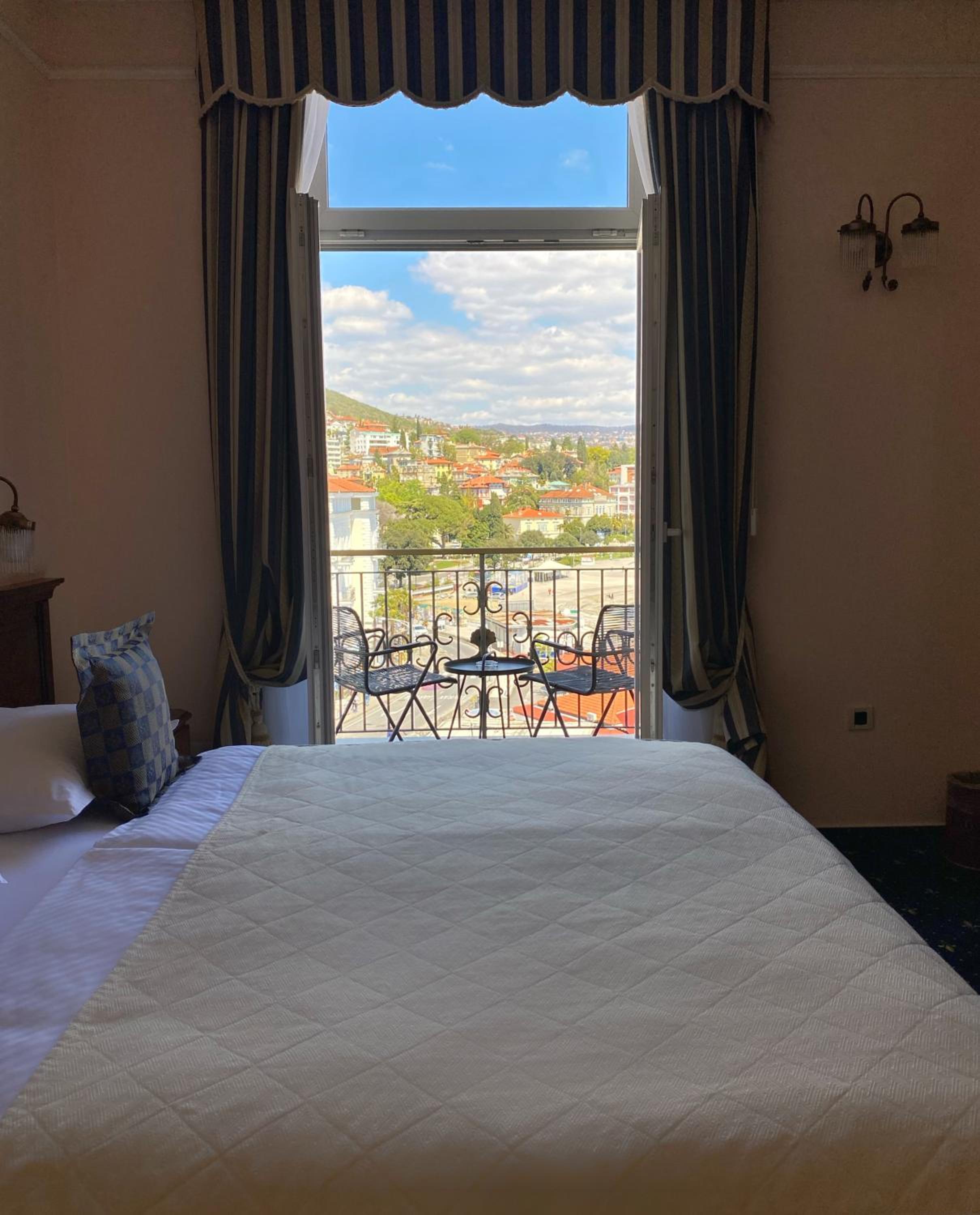 Standard Double Room with Balcony - Photo 3