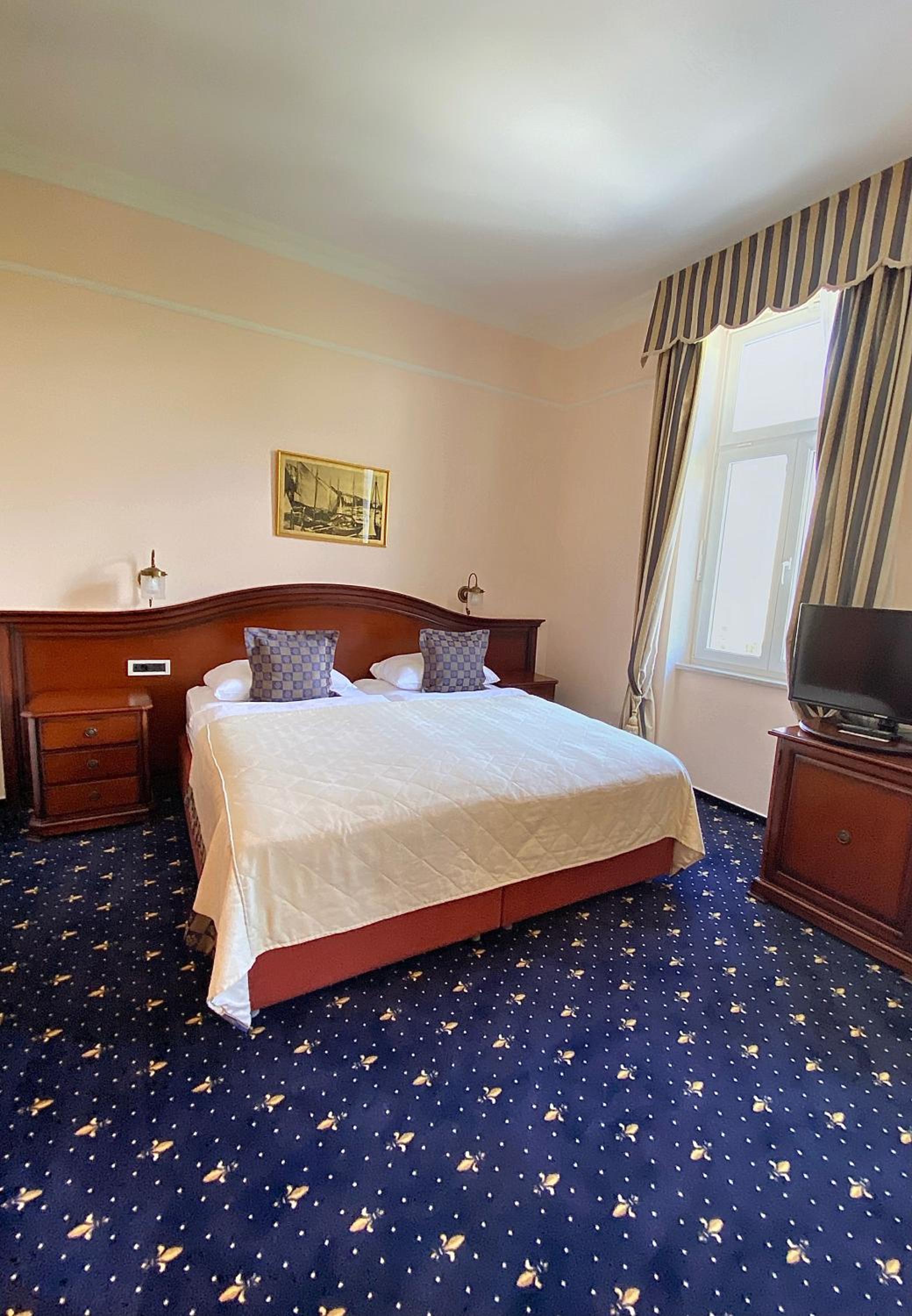 Standard Twin Room - Photo 5