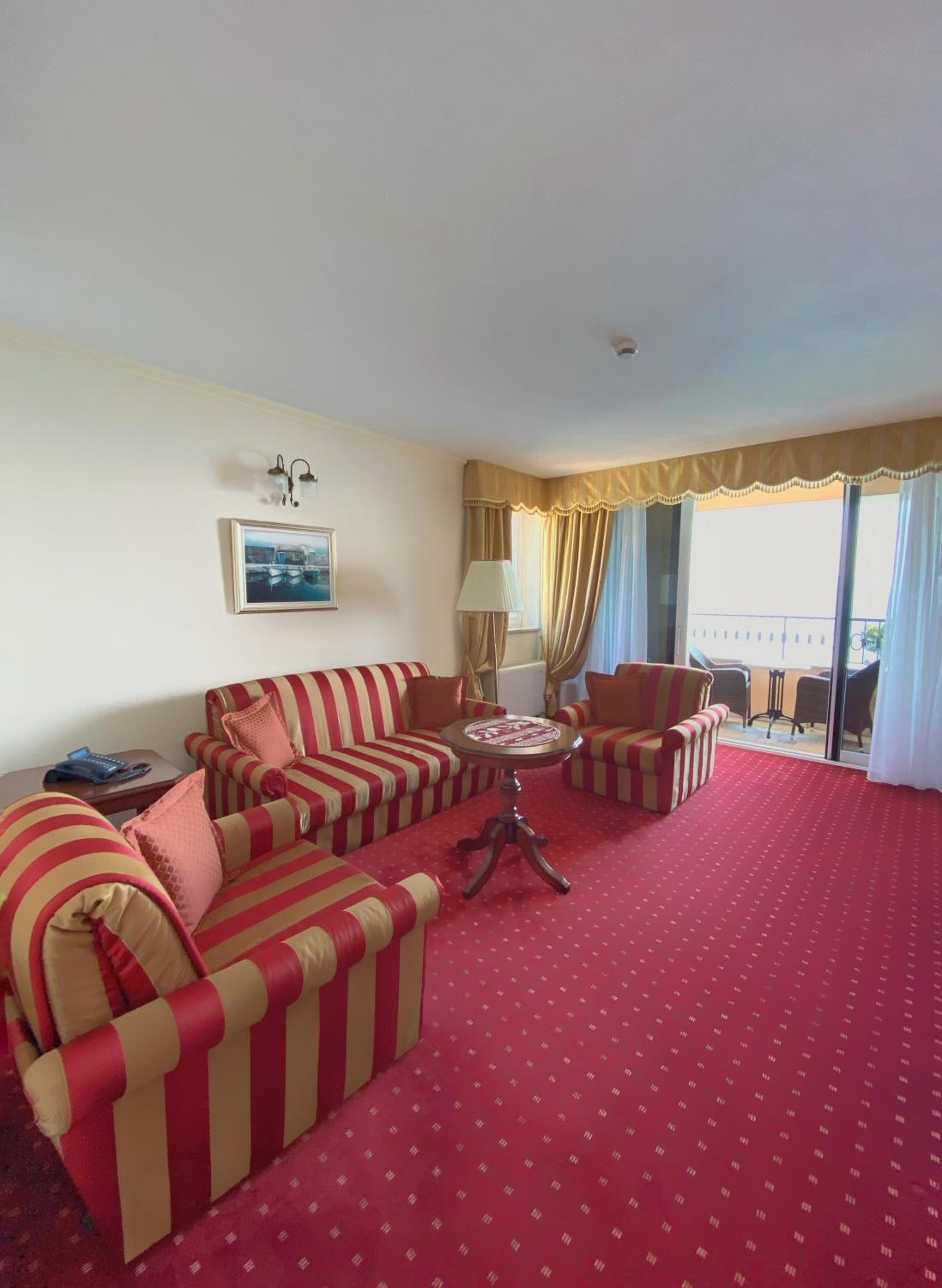 Executive Suite - Photo 1