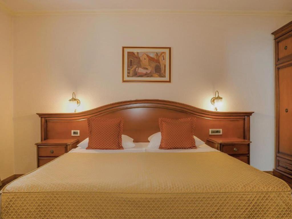 Executive Suite - Photo 3