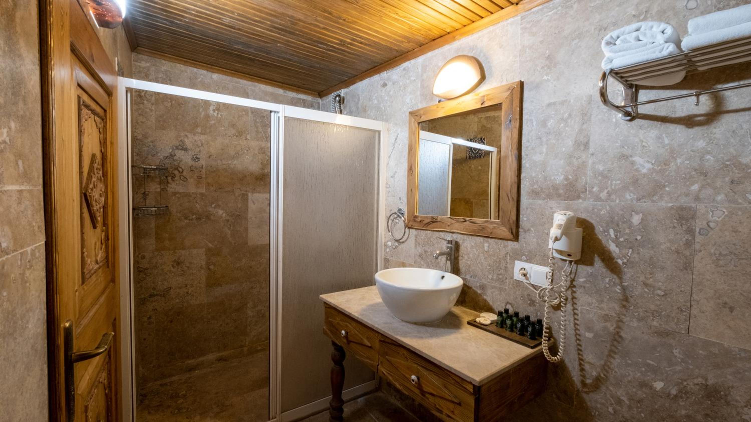 Premier Suite - Photo 2
