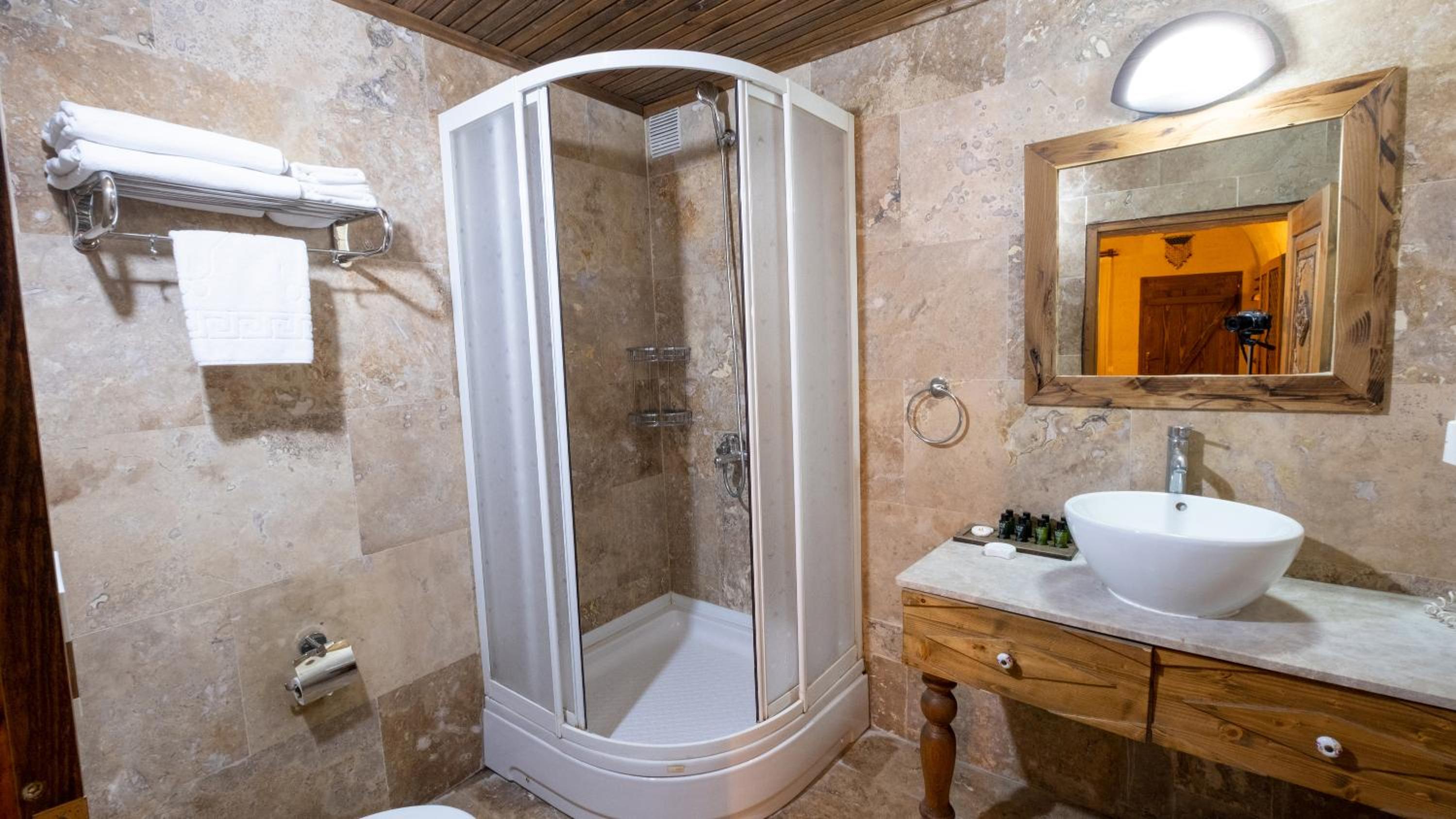 Premier Suite - Photo 9