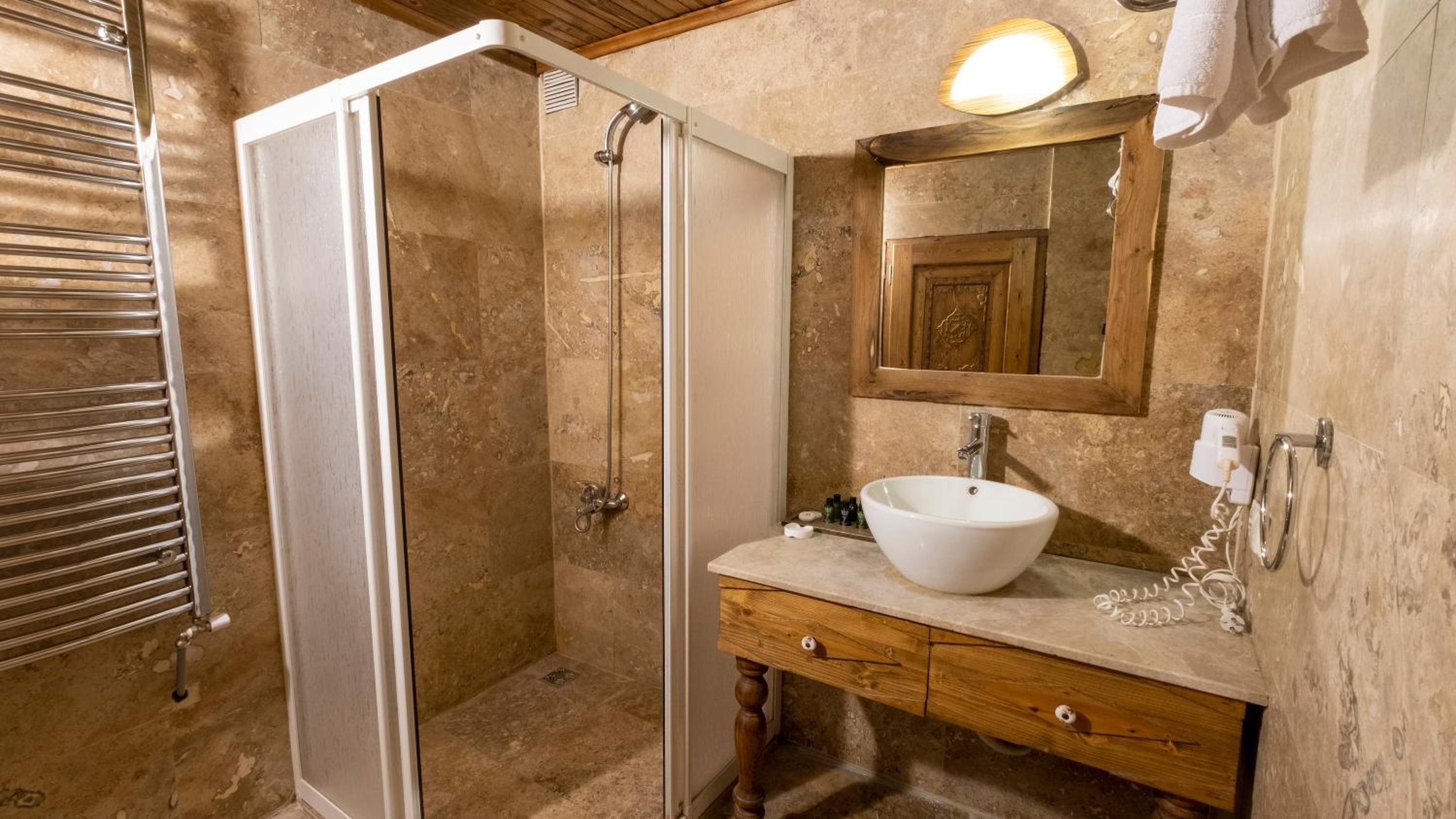 Premier Suite - Photo 11